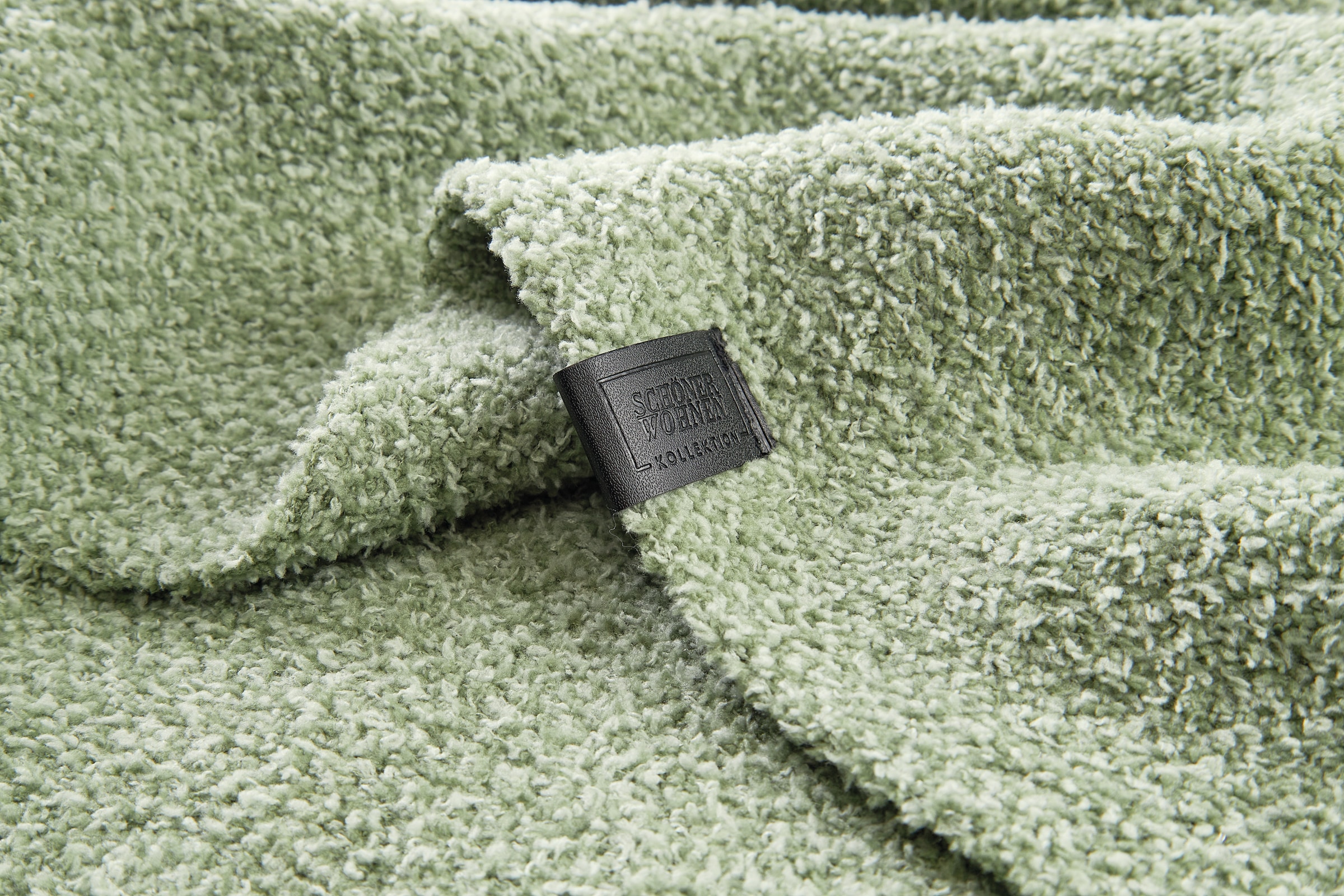 SCHÖNER WOHNEN-Kollektion Wohndecke »Vivid« aus kuschelweichem Polyesterstrick