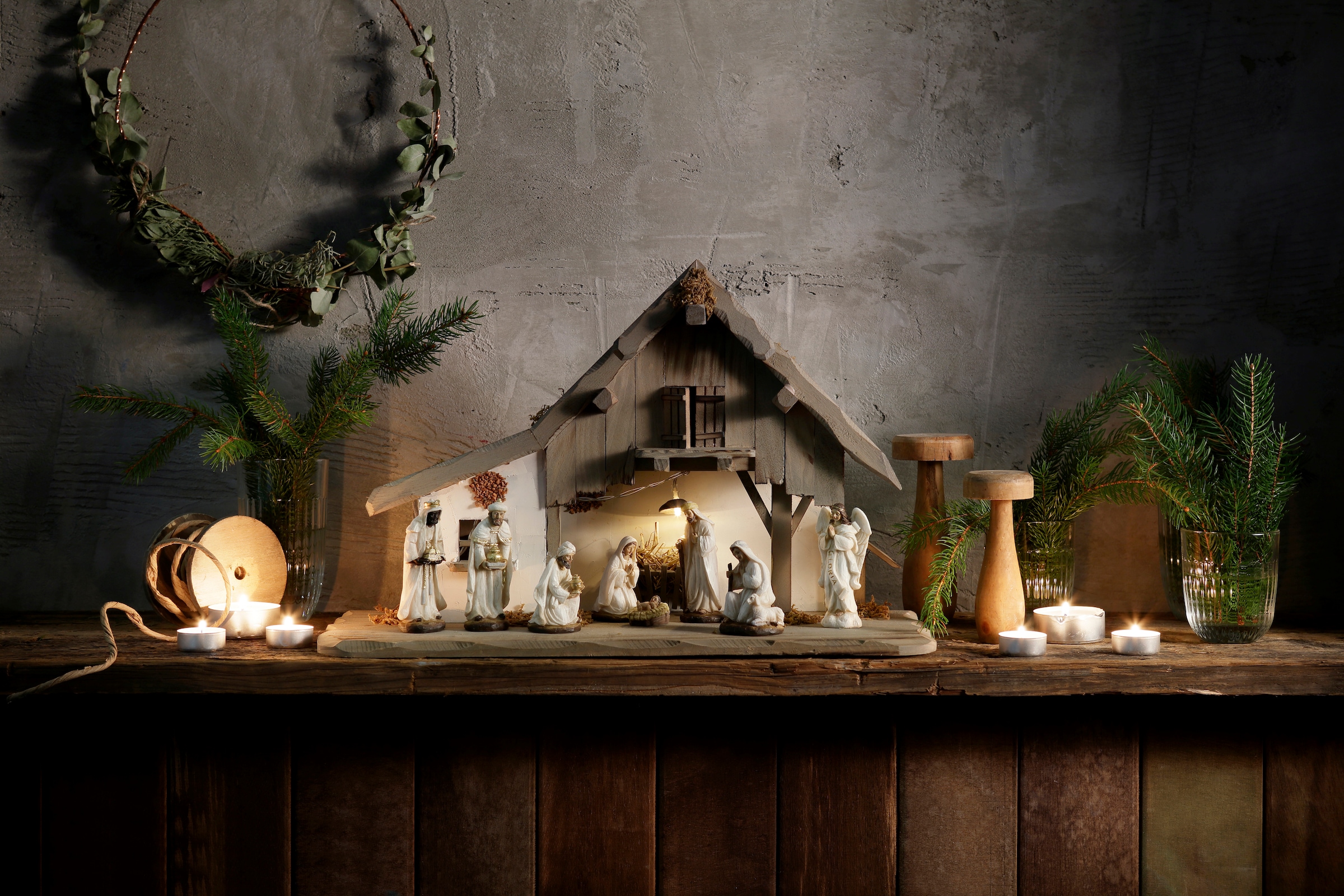 my home Krippe »Weihnachtsdeko«, (Set, 9 tlg.), aus Holz mit LED-Laterne,  inklusive Krippenfiguren kaufen