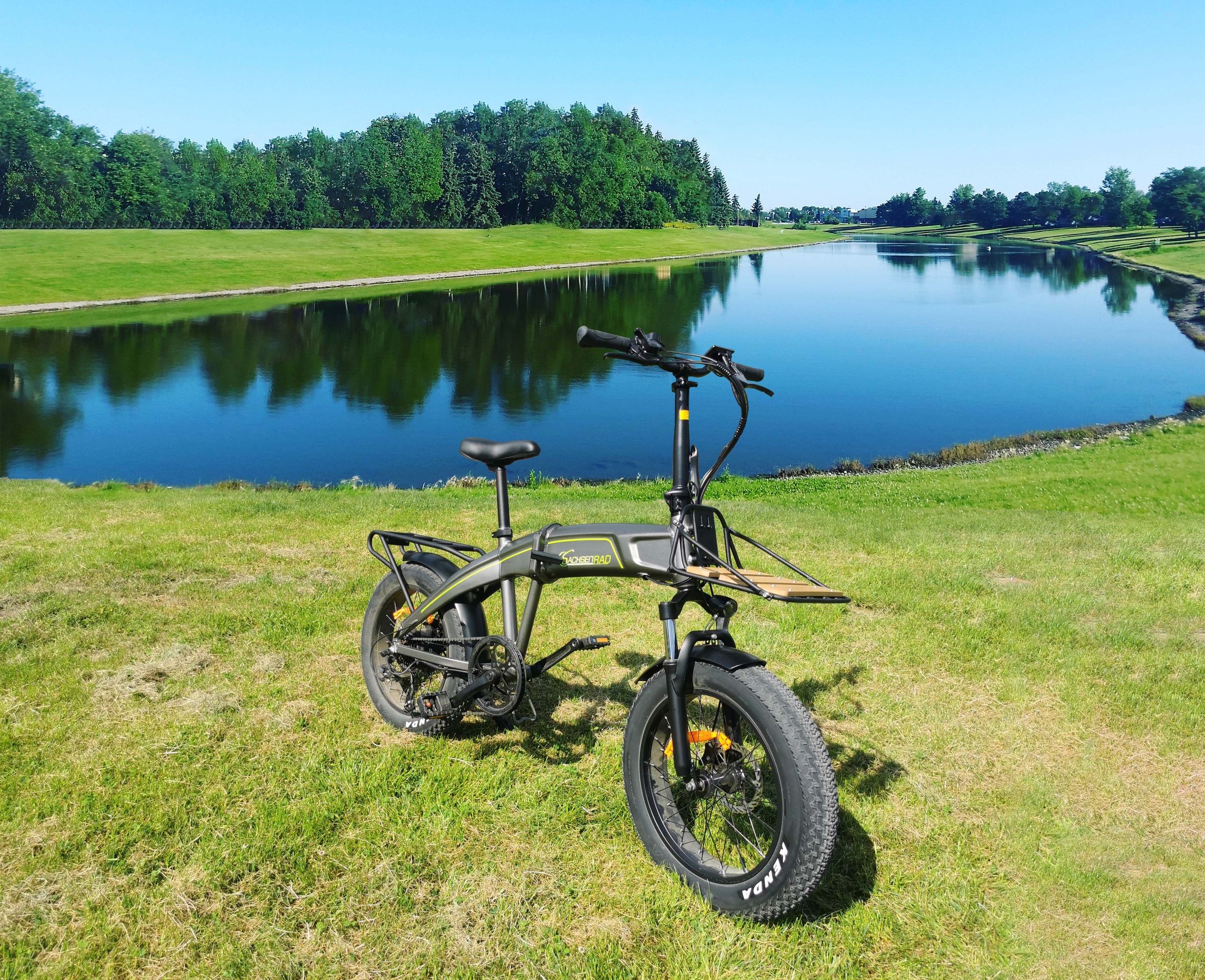 SachsenRad E-Bike »F6L«, 6 Gang, Shimano, Shimano 7-Gang-Schaltung, Heckmotor 250 W, (mit kostenloser Transporttasche), LCD-Steuerdisplay, Fahrmodus, Pedelec,
LED-Frontlicht / Rücklicht