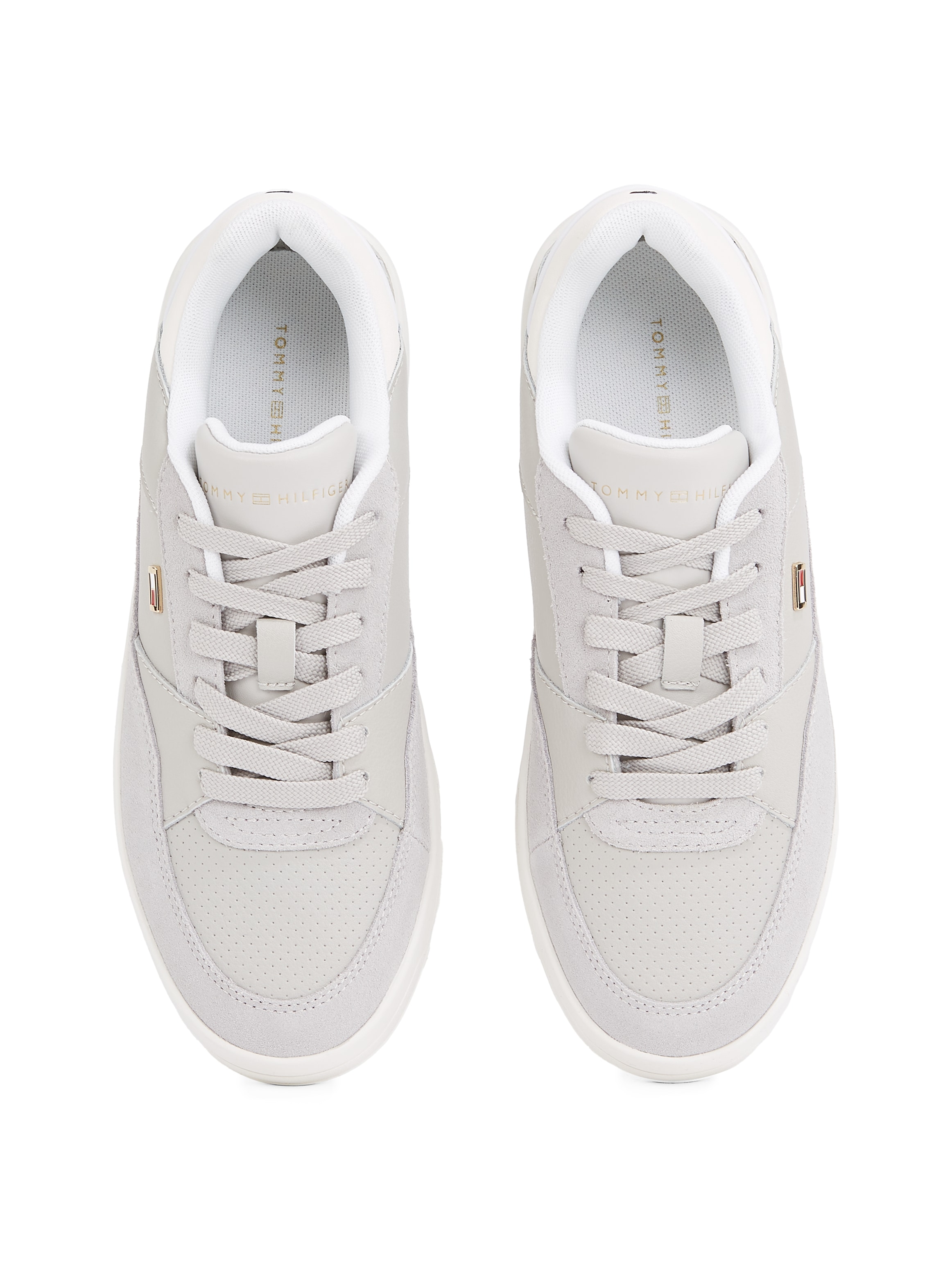Tommy Hilfiger Plateausneaker »ESSENT BASKET SNEAKER METALLIC«, Freizeitschuh, Halbschuh, Schnürschuh mit seitlicher Logoflagge