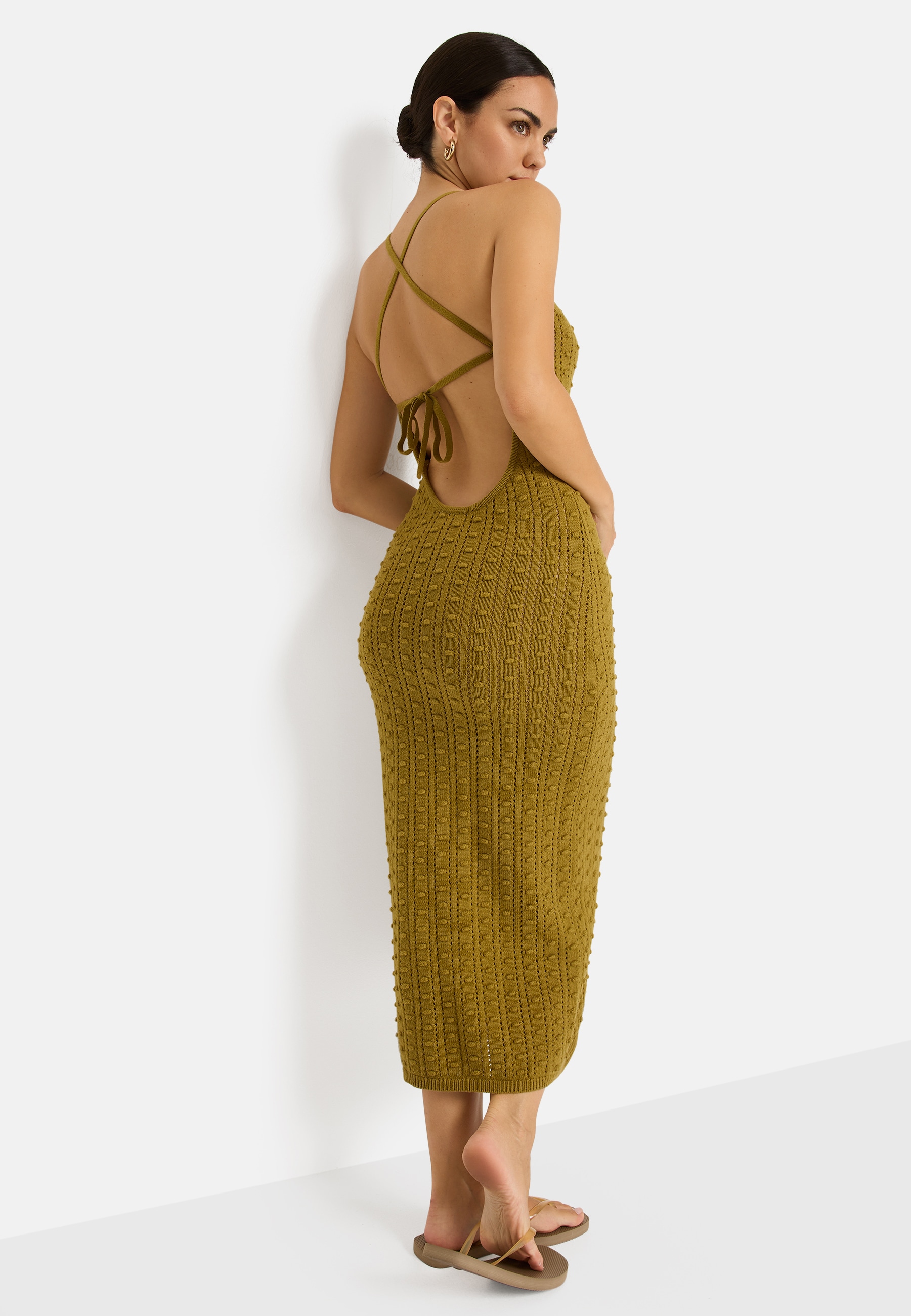 LSCN by LASCANA Strickkleid »mit tiefem Rückenausschnitt« in Midilänge mit gekreuzten Trägern hinten, Midikleid, Strandkleid