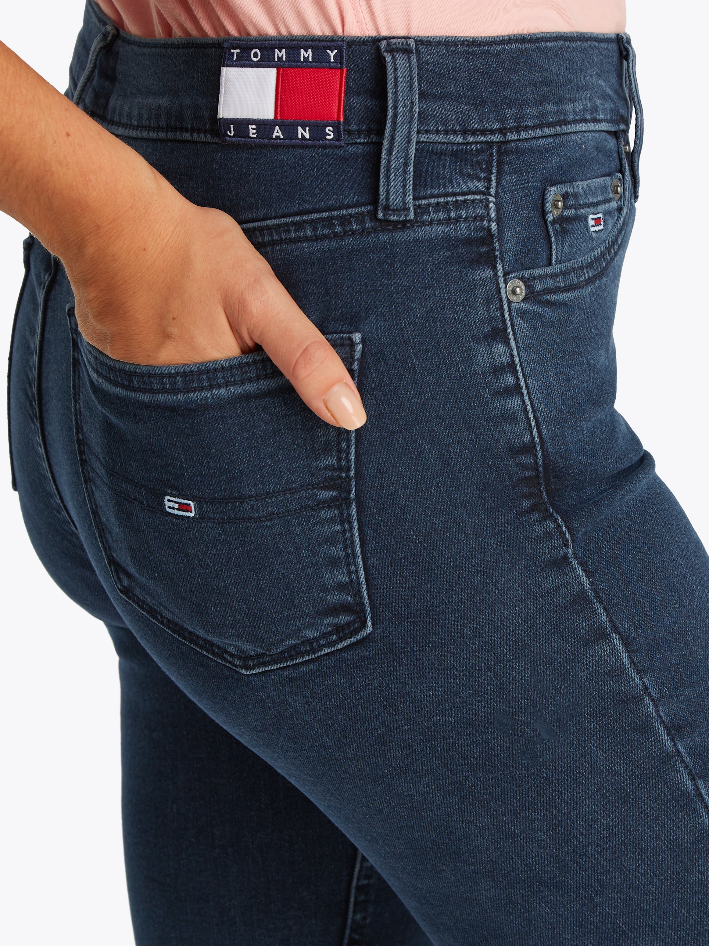 Tommy Jeans Skinny-fit-Jeans »NORA MR SKNY AH1280«, mit Logo-Badge