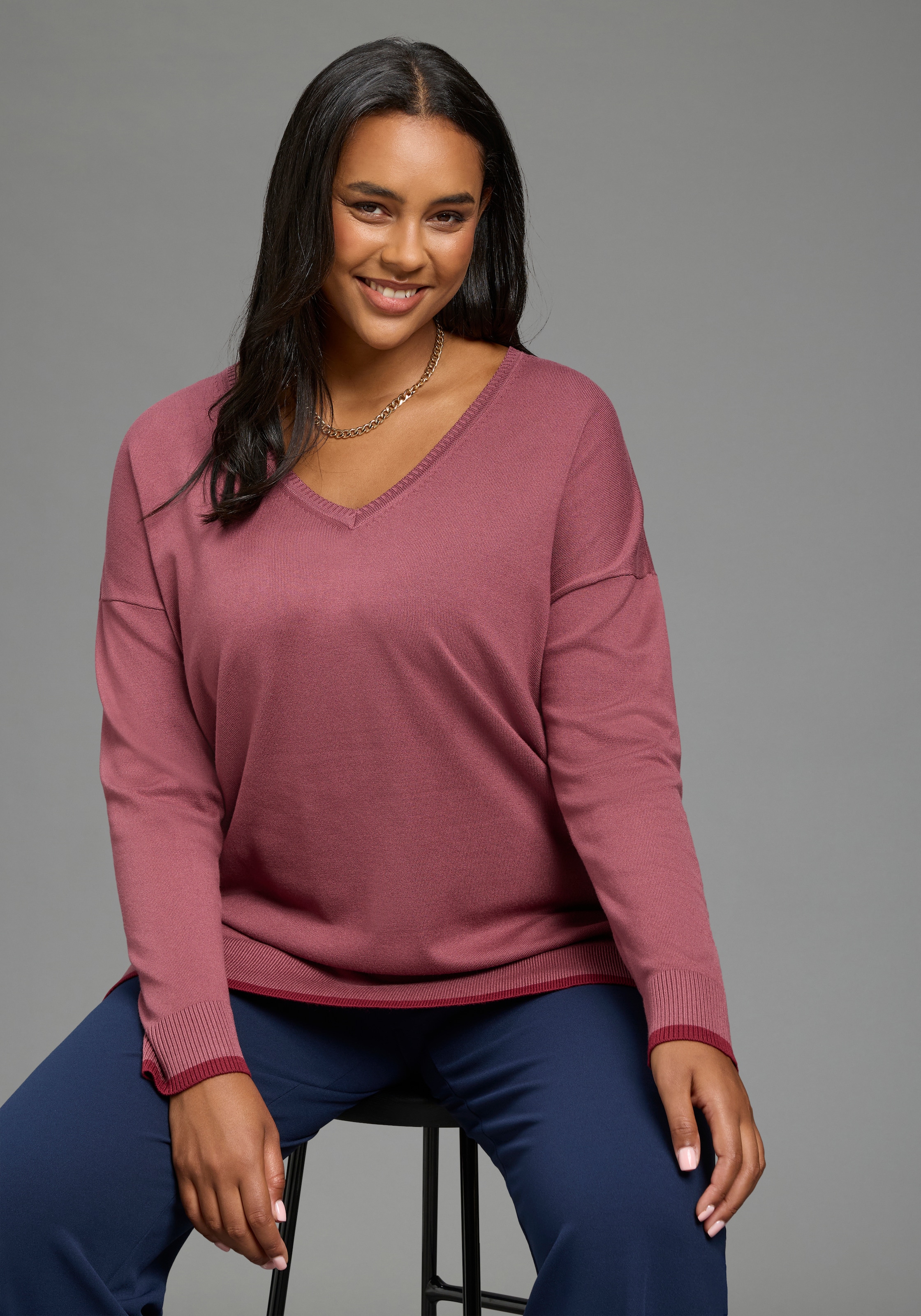 Laura Scott CURVE Strickpullover »Große Größen« aus Feinstrick, mit tiefem V-Ausschnitt, figurumspielende Passform