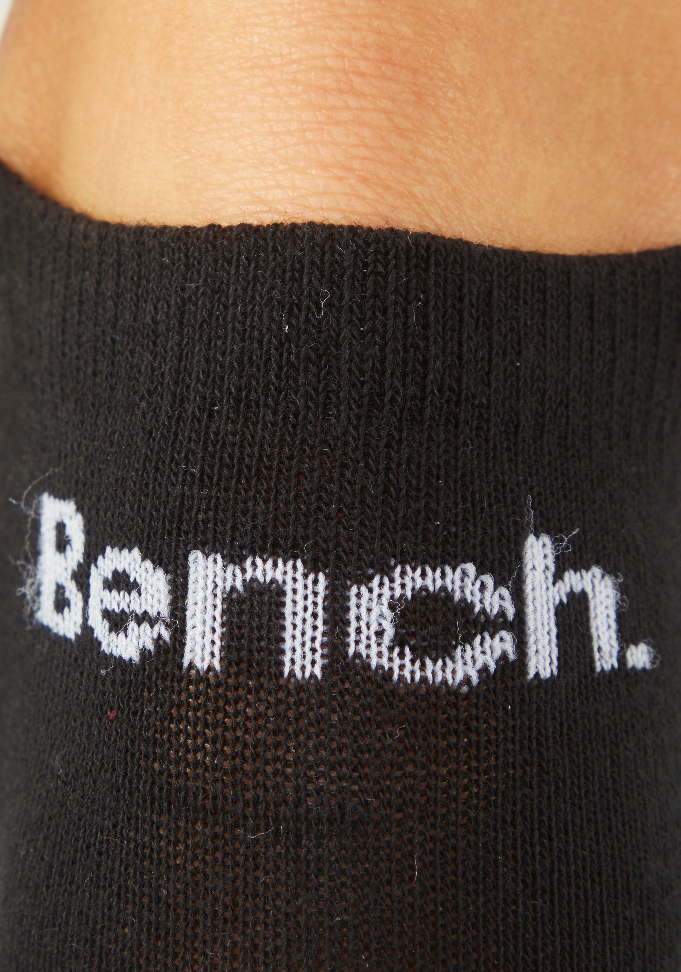 Bench. Sneakersocken »für Damen und Herren in Baumwollmischung, für Sport und Freizeit« Packung, 6 Paar tlg. mit klassischem Logoschriftzug, ohne Frottee