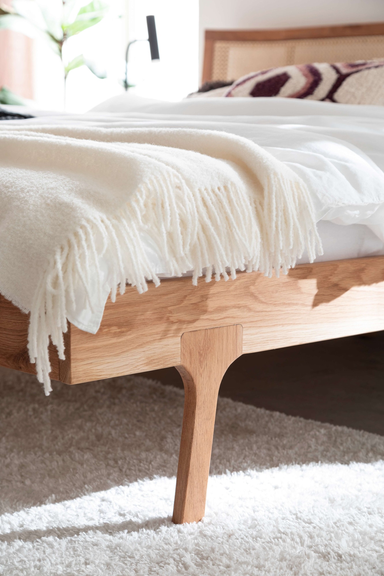 andas Bett »Hällevik Doppelbett, Massivholzbett, hyggeliger Stil«, massive FSC-zertifizierte Eiche geölt, Kopfteil mit Wiener Geflecht