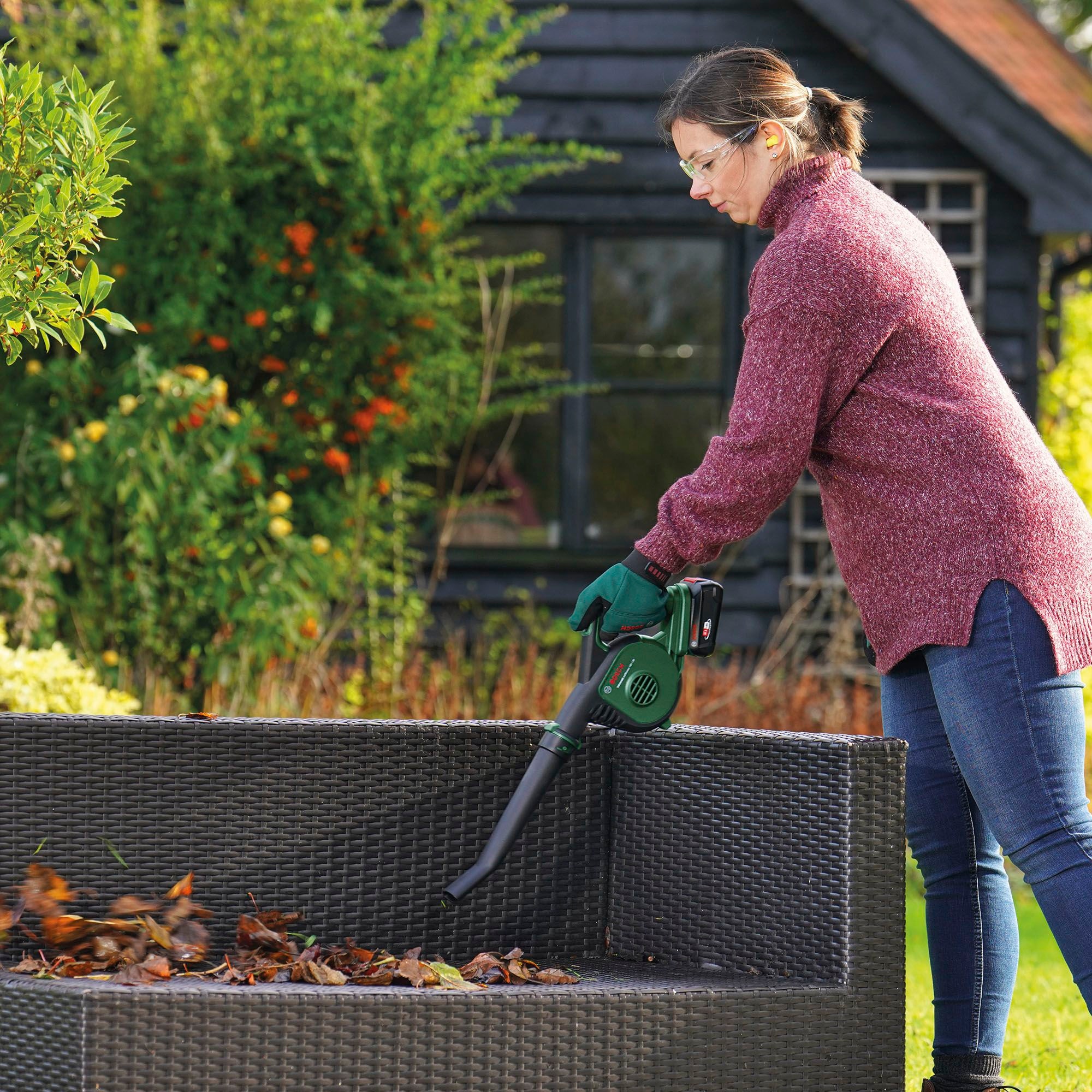 Bosch Home & Garden Akku-Laubbläser »UniversalLeafBlower 18V-130«, mit Akku 18V/2,5 Ah und Ladegerät