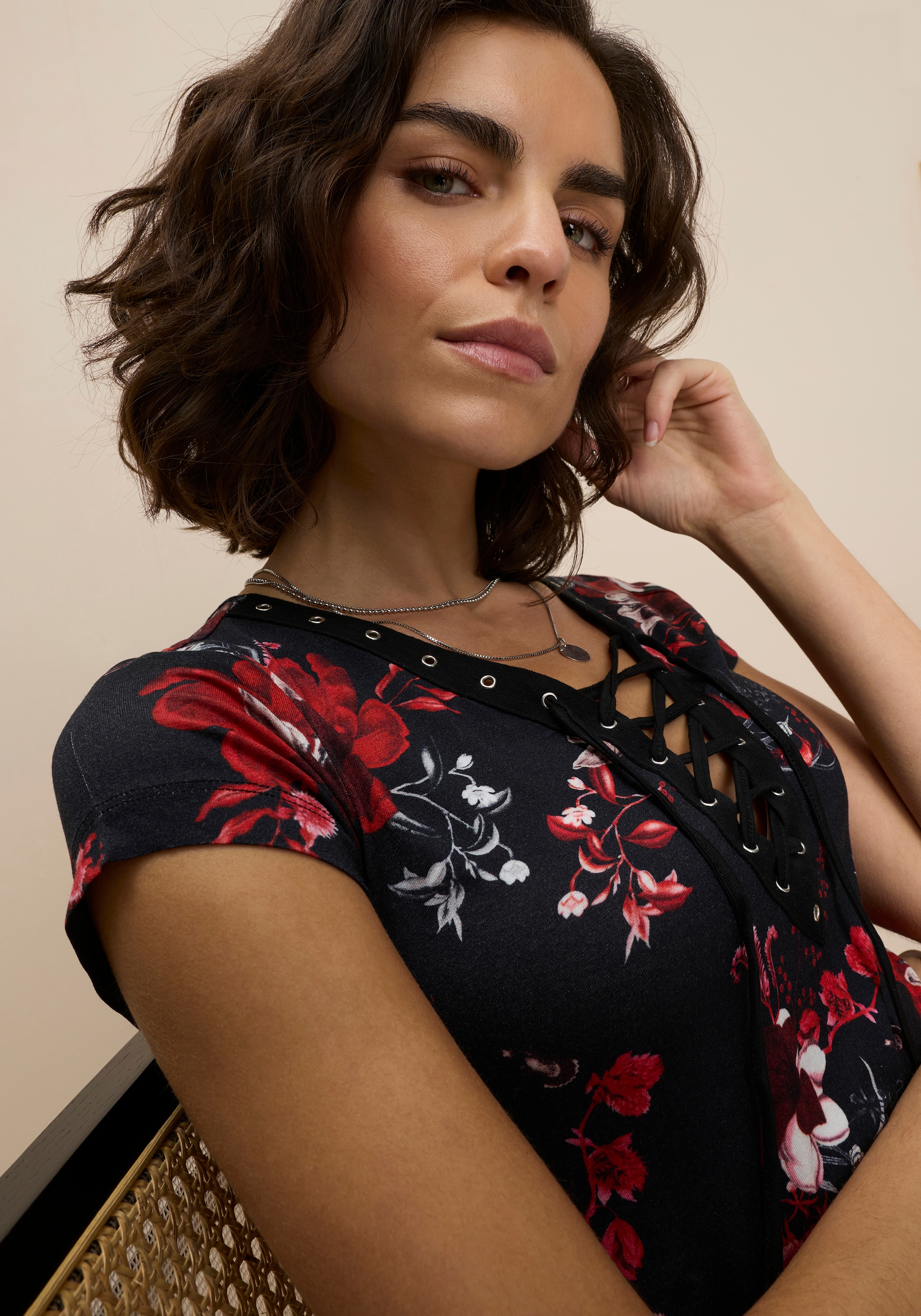 Laura Scott T-Shirt figurbetont,  tiefer V-Ausschnitt,  elastisches Material