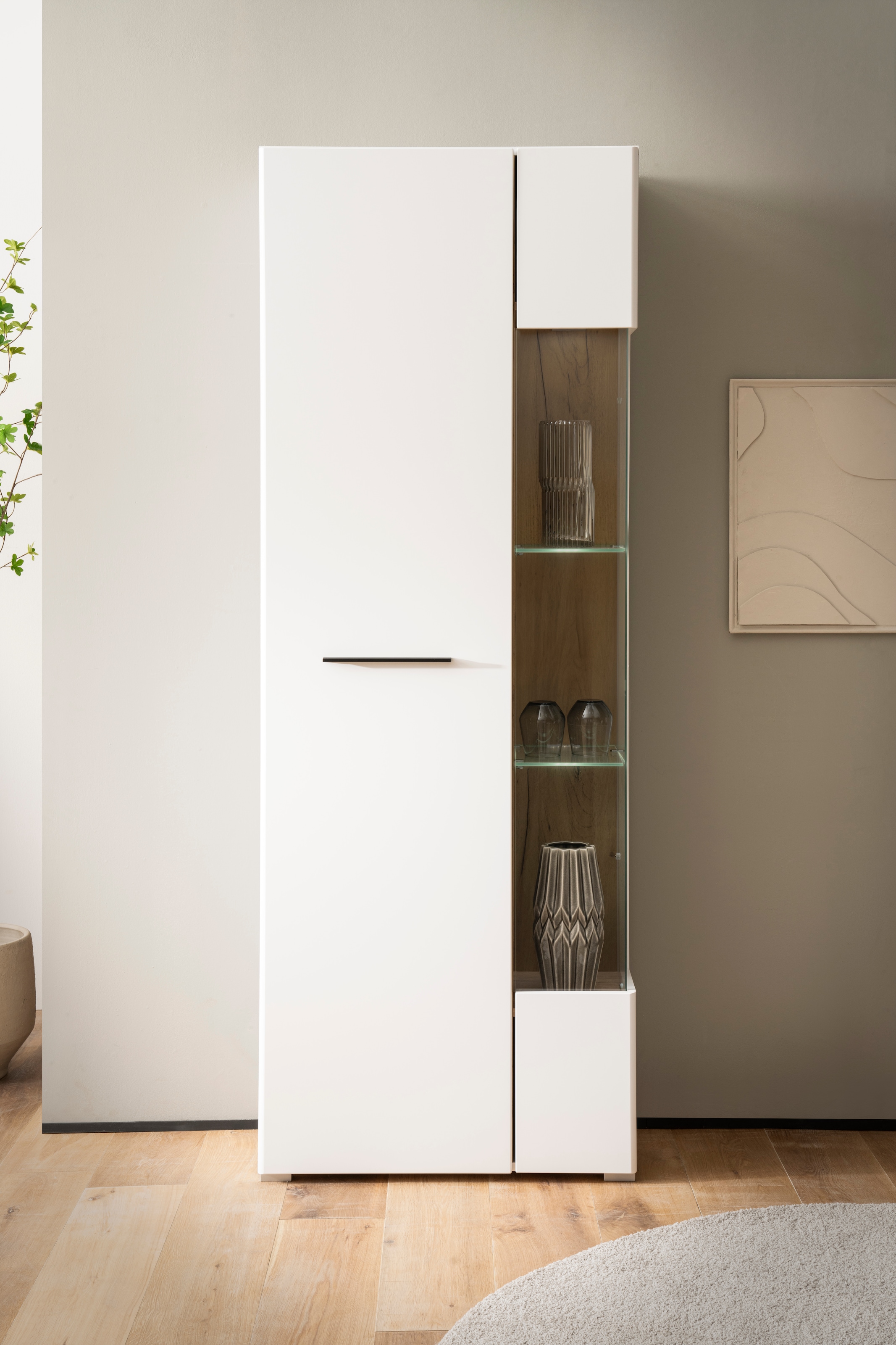 INOSIGN Vitrine »Salerno Hochschrank, Glasvitrine, Weiß mit Eiche Evoke Dekor, modern.«, Metallgriffe, ausreichend Stauraum, vielseitig einsetzbar, 72 cm breit