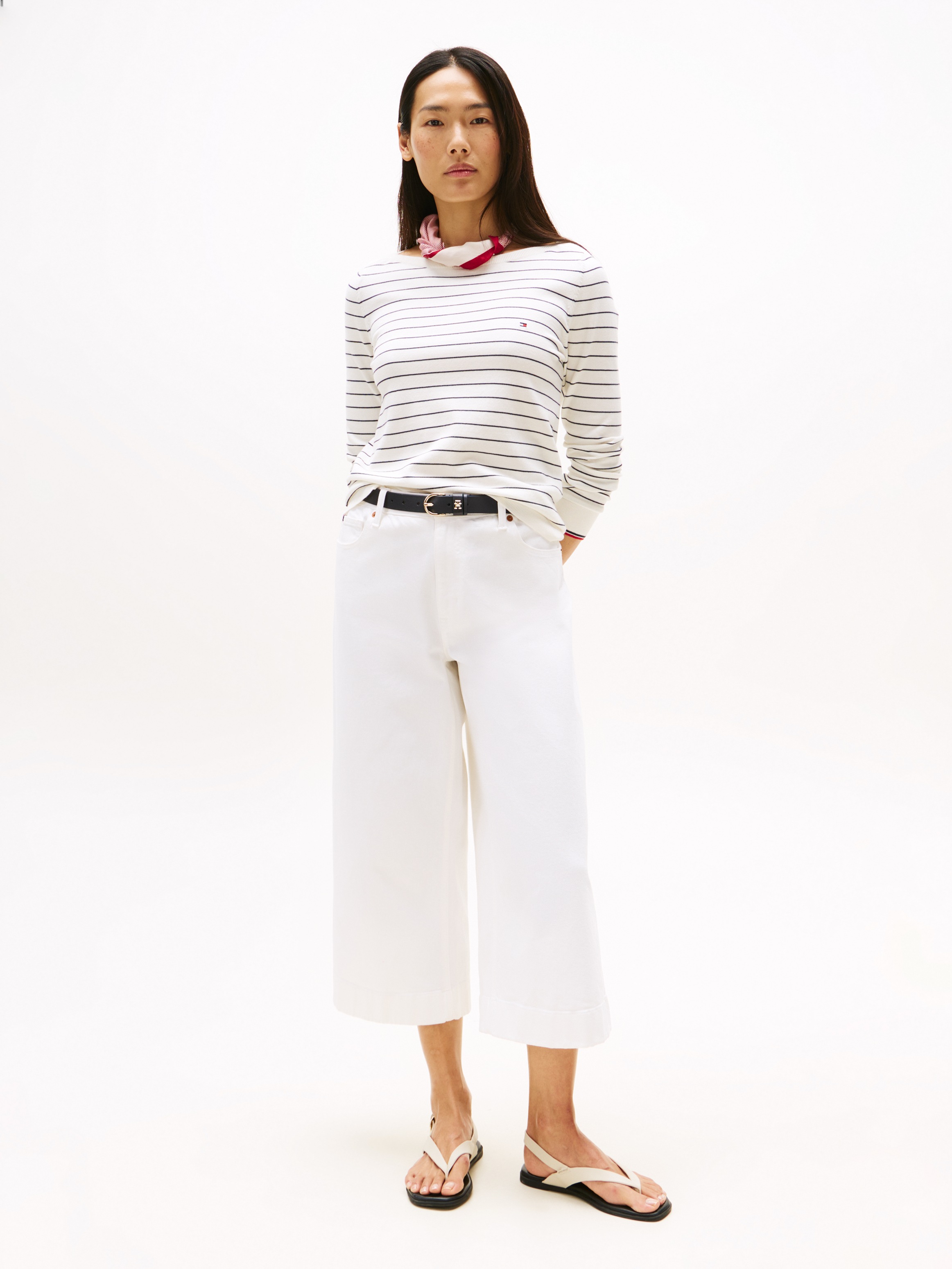 Tommy Hilfiger Strickpullover »CO JERSEY STITCH BOAT-NK SWEATER«, mit Tommy Hilfiger Logo-Flag am Ärmel