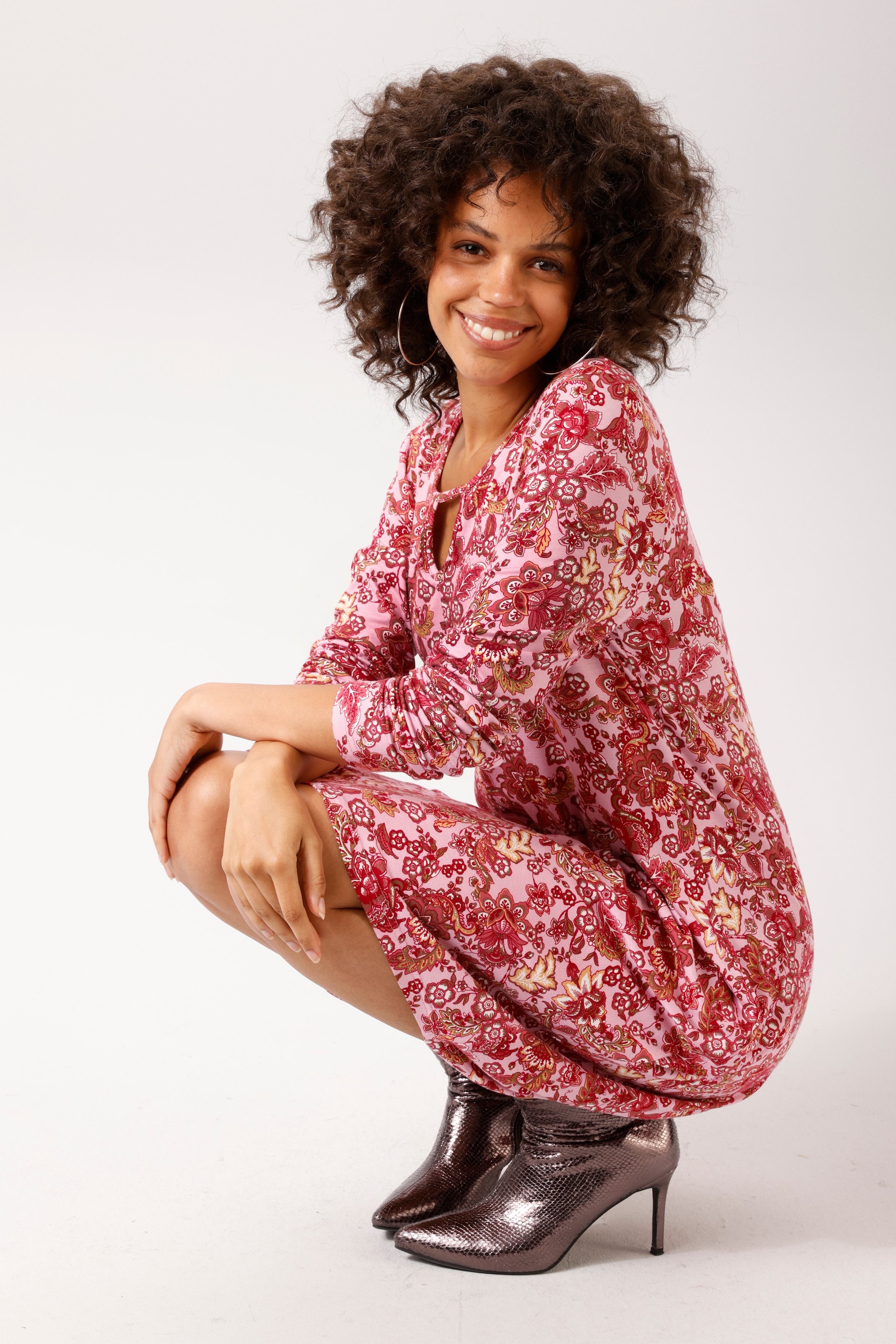Aniston CASUAL A-Linien-Kleid mit farbenfrohen Blumendruck - jedes Teil ein Unikat - NEUE KOLLEKTION