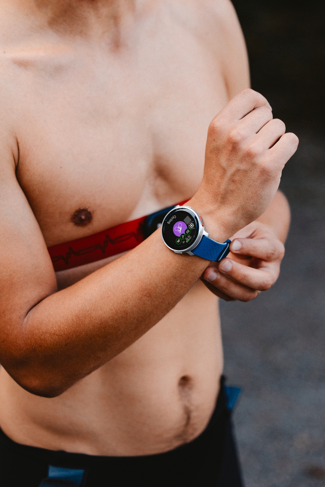Polar Smartwatch »VANTAGE V3«, (3,5 cm / 1,39 Zoll), 32 GB, Premium-Multisportuhr Silikon-Armband S-L)