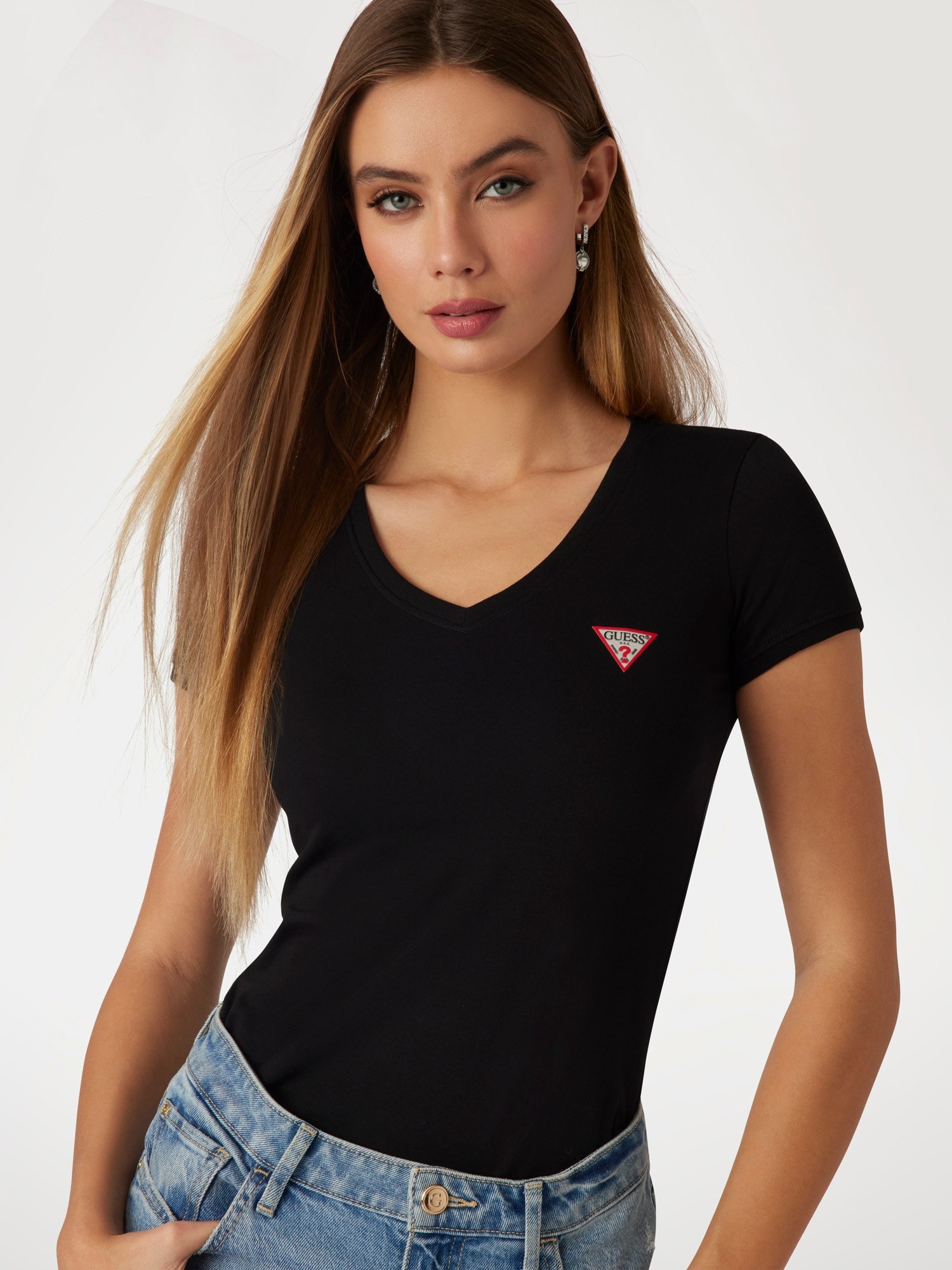 Guess T-Shirt »SS VN MINI TRIANGLE TEE« mit V-Ausschnitt, Slim Fit