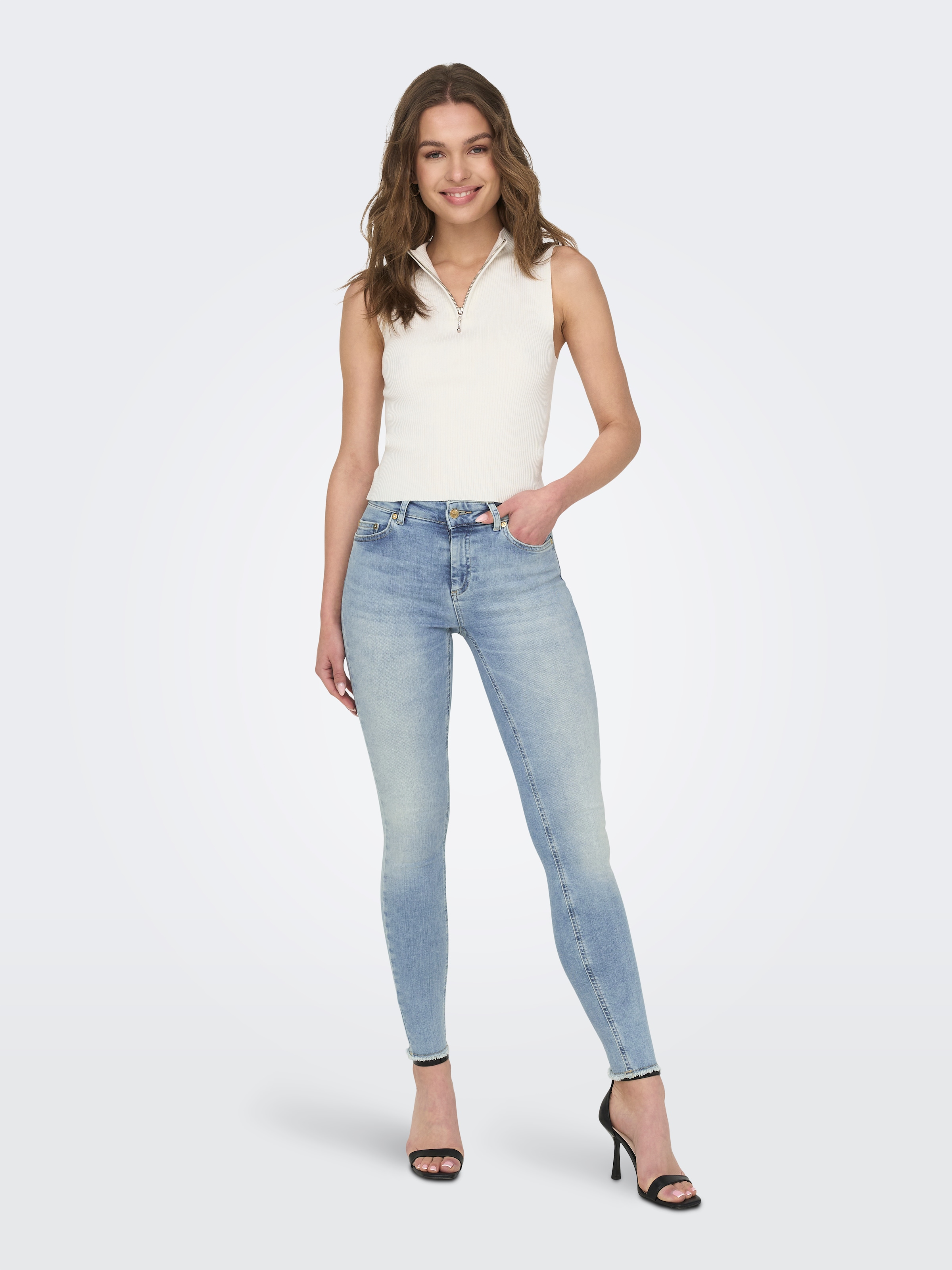 ONLY Ankle-Jeans »ONLBLUSH MID SK ANK RAW« mit leicht ausgefranstem Beinabschluss