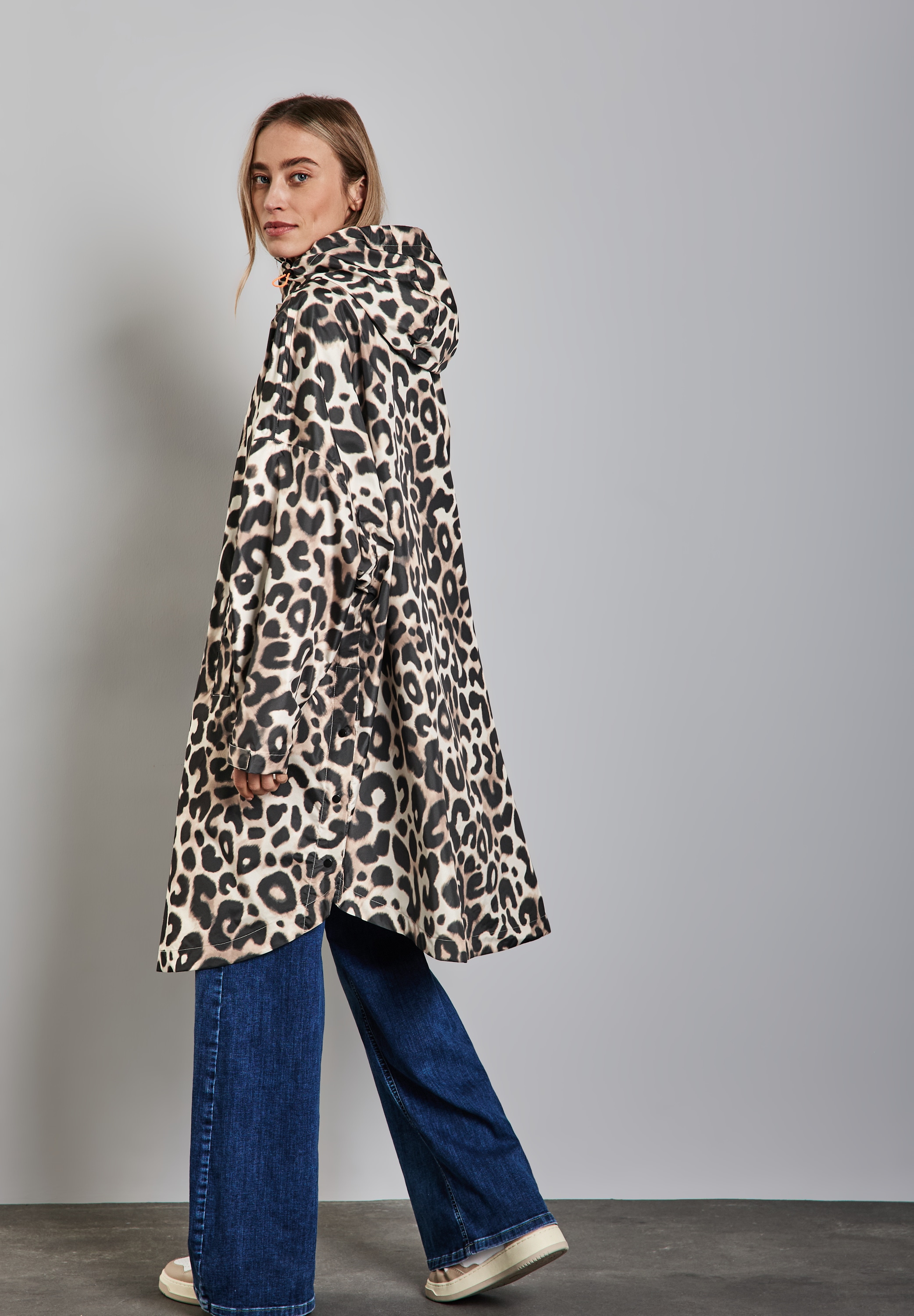 STREET ONE Regenponcho, mit Kapuze, mit Animal-Print und Pauze