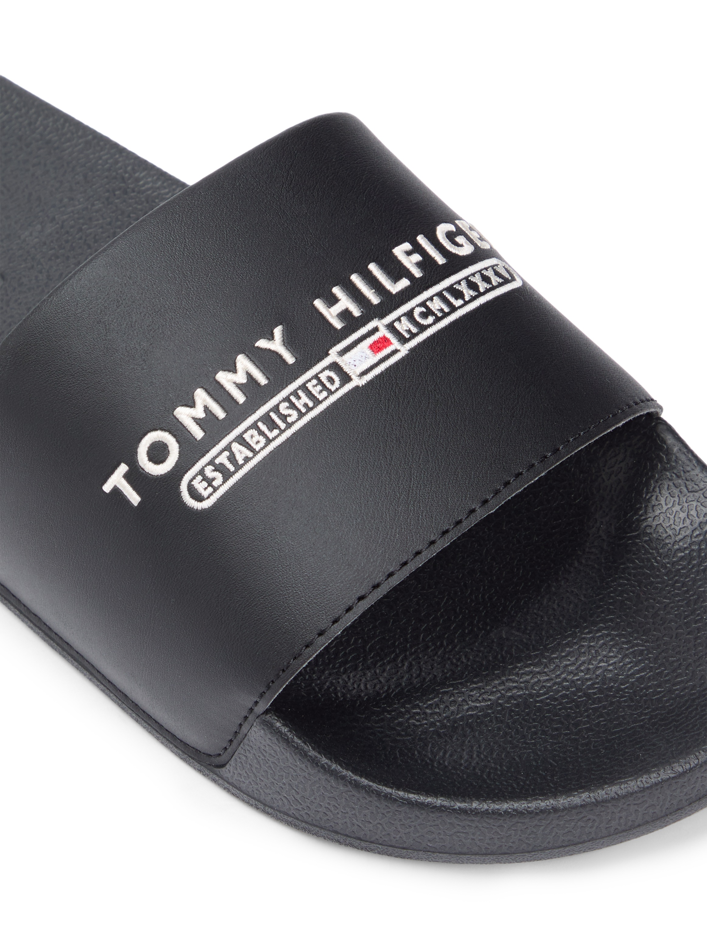 Tommy Hilfiger Pantolette »TOMMY HILFIGER RAISED POOL SLIDE«  , Sommerschuh, Badeschuh, Haussschuh mit Logoschriftzug