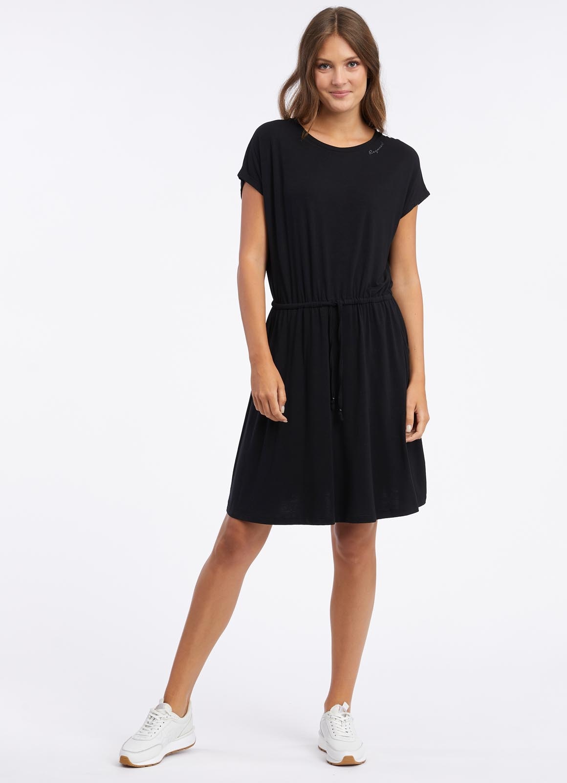 Ragwear Midikleid »PECORINO«, mit kleiner Logostickerei am Ausschnitt und Taillen-Bindegürtel