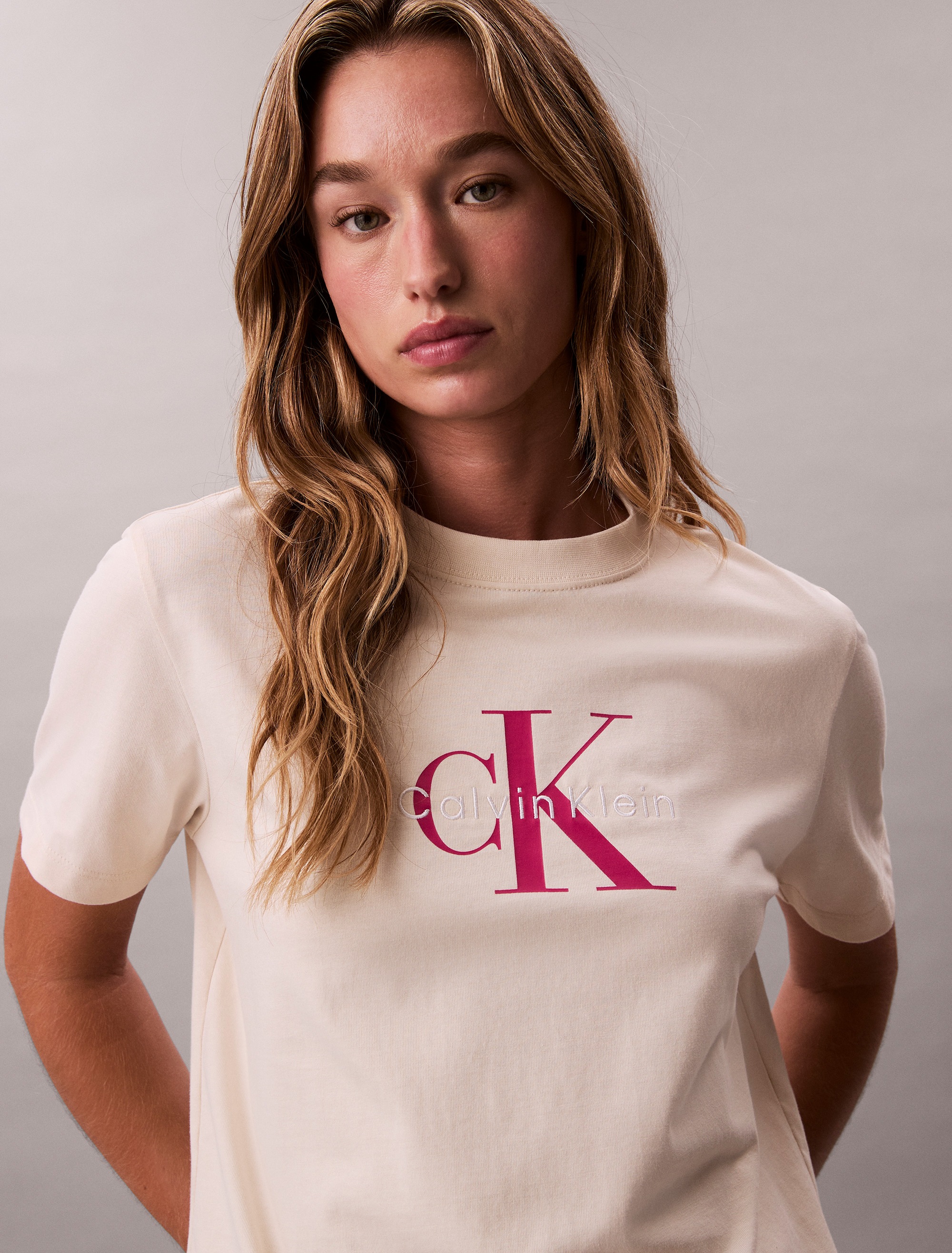 Calvin Klein Jeans T-Shirt »HERO SS CLASSIC MONOLOGO CNECK T« , Logoschriftzug