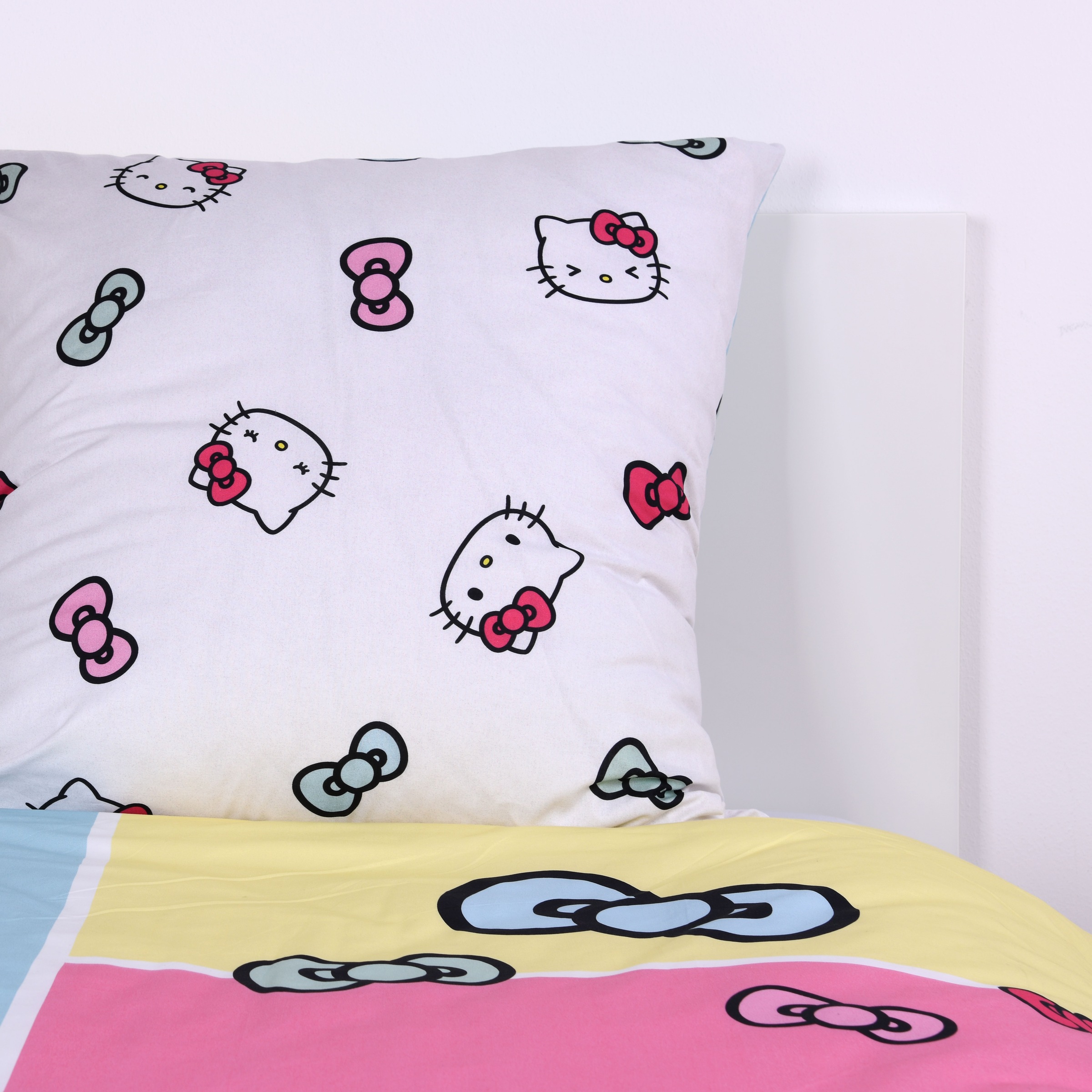 Hello Kitty Bettwäsche »Hello Kitty«, Wendebettwäsche