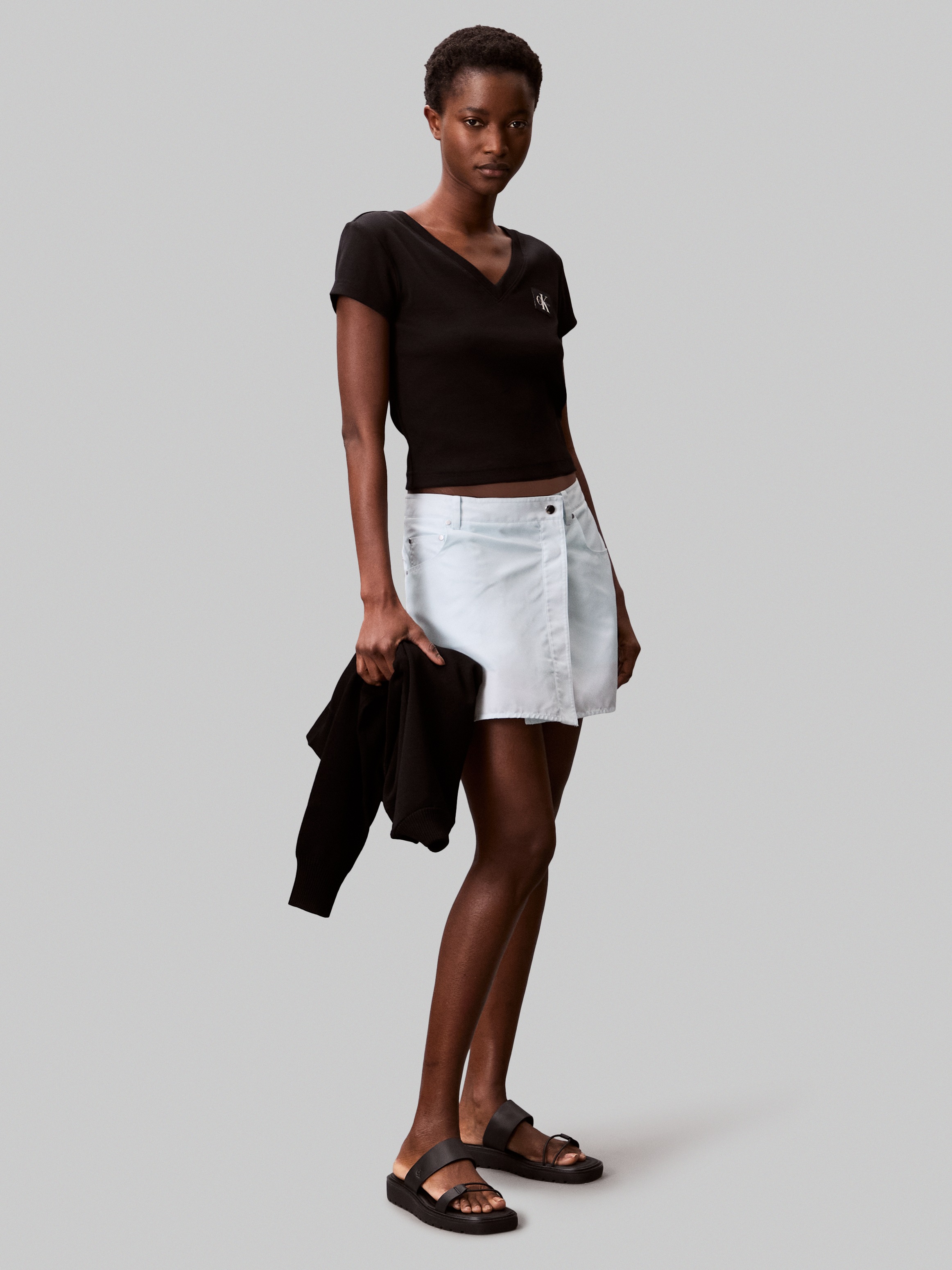 Calvin Klein Jeans T-Shirt »A- SS WOVEN LABEL RIB VNECK TEE«, mit gewebtem Label
