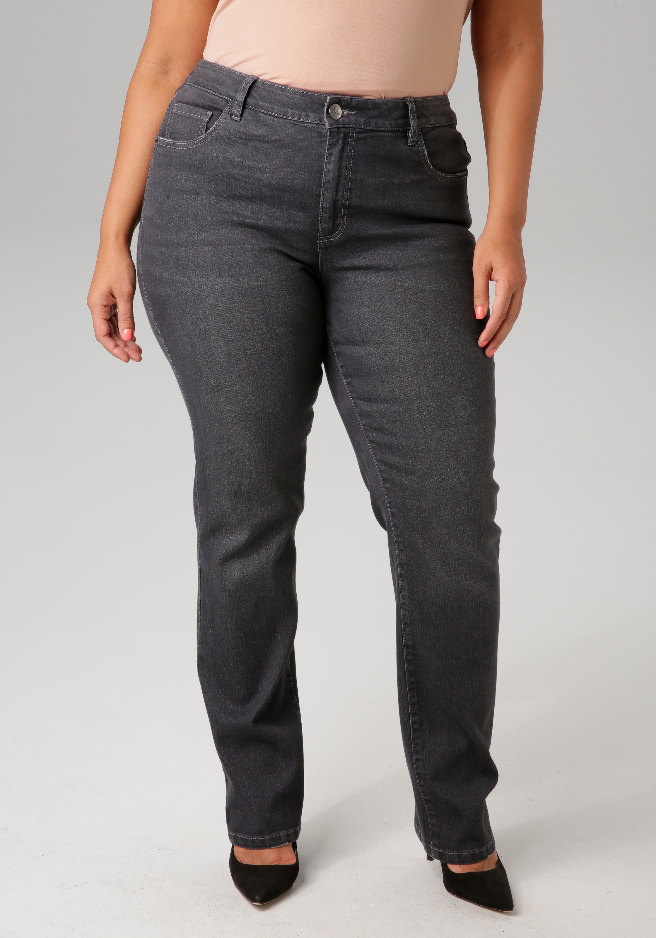 Aniston PLUS Straight-Jeans, mit leichtem Used-Effekt - NEUE KOLLEKTION