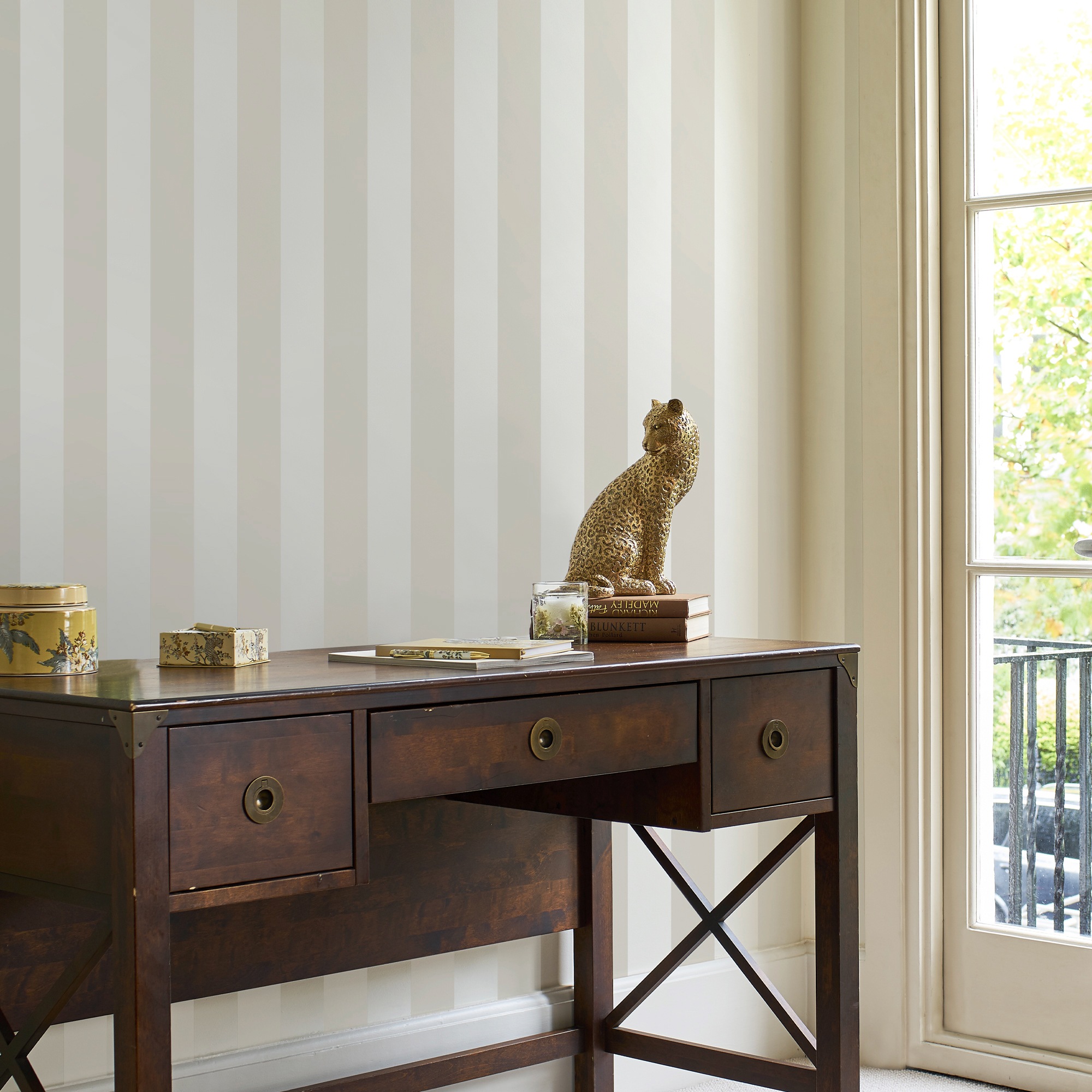 LAURA ASHLEY Vliestapete »Lilleescent Streifen« Streifen FSC® zertifiziert, mit lebhaftem Druck, 10 Meter Länge