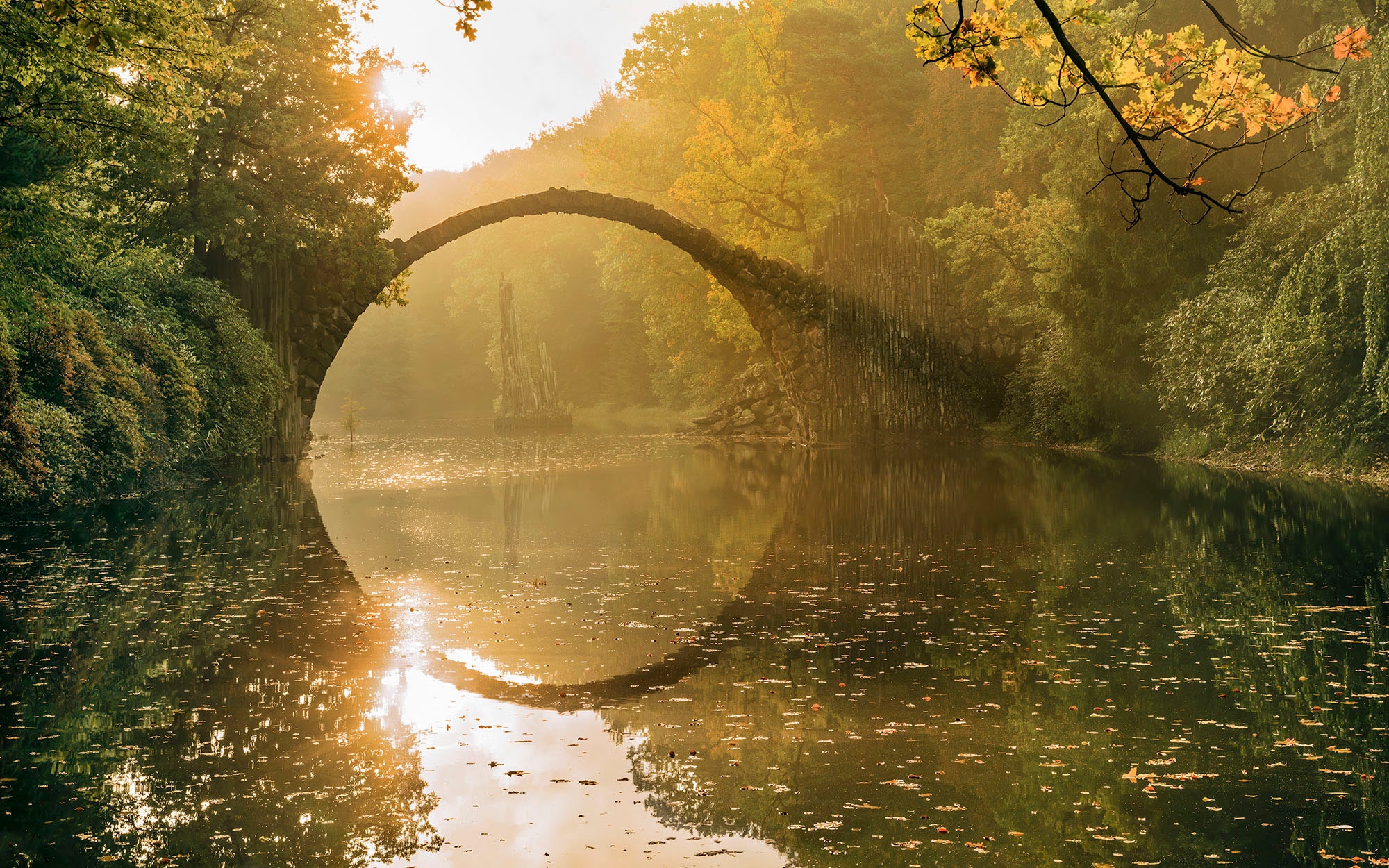 Komar Fototapete »Digitaldruck Vlies - Devil's Bridge - Größe 400 x 250 cm«, bedruckt, Wohnzimmer, Schlafzimmer