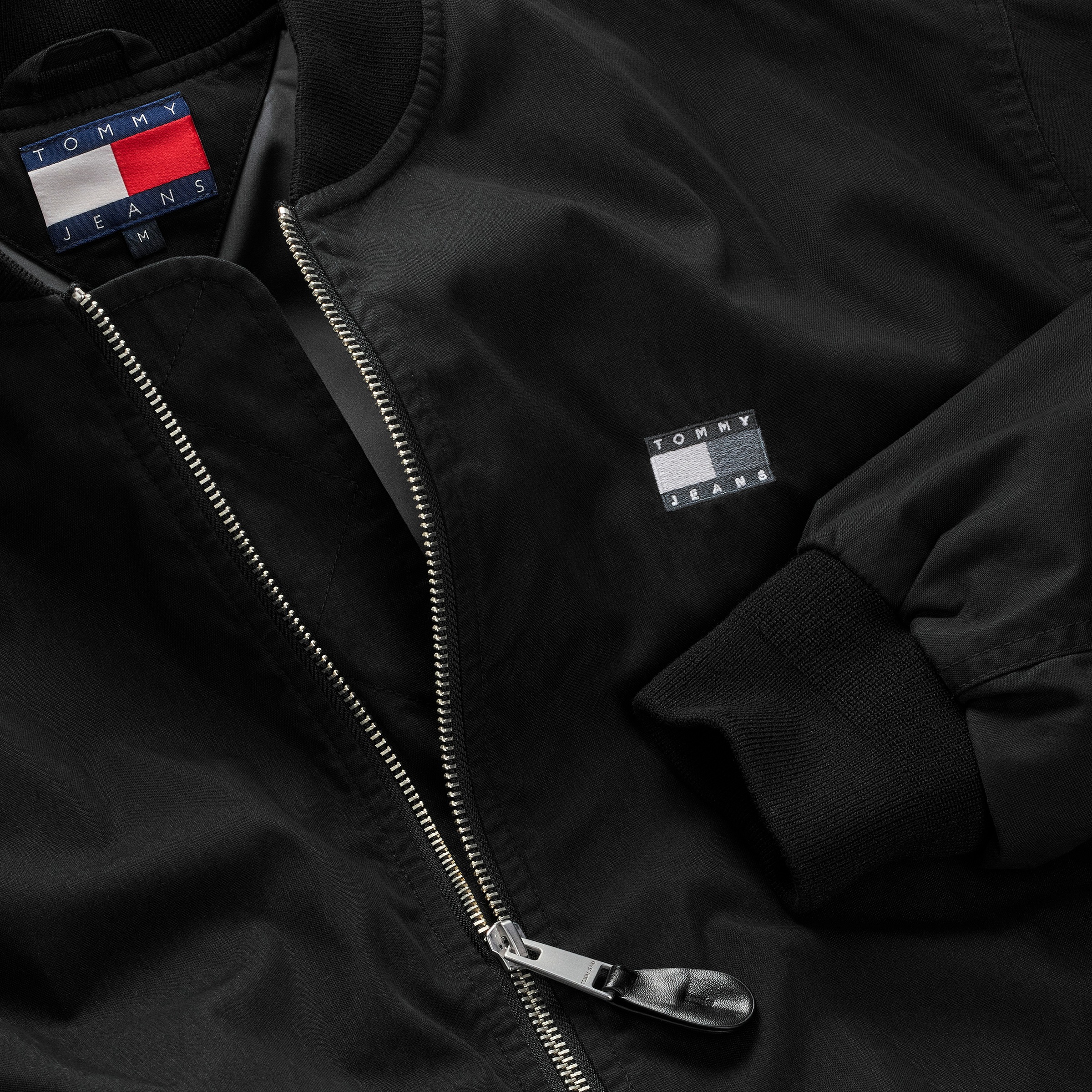 Tommy Jeans Bomberjacke »TJM COTTON BOMBER JACKET«, ohne Kapuze, Mit Rundhalsausschnitt