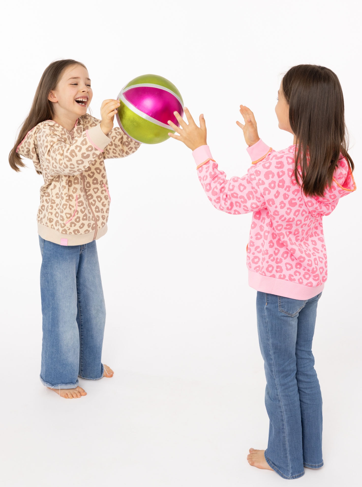 Zwillingsherz Kapuzensweatjacke »"Soft Leo"« Mini-Me, mit Leo Muster, Zipper und Taschen