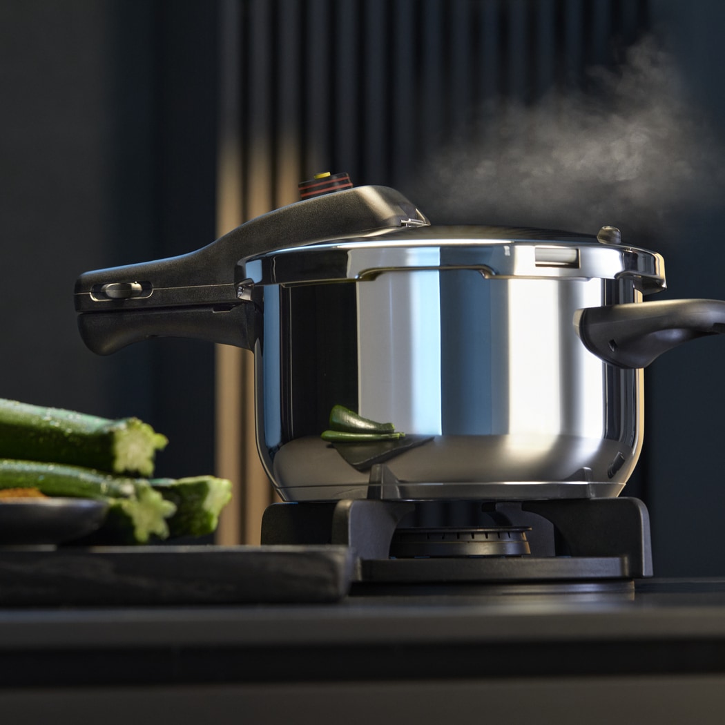 WMF Schnellkochtopf »Perfect One Pot, Dampfkochtopf 6,5l + 3l, großes Kochsignal, Induktion« 1 Druckkochtopf (V 6,5l, Ø 22cm), 1 Bratpfanne (V 3,0l, Ø 22cm),  Cromargan® Edelstahl Rostfrei 18/10