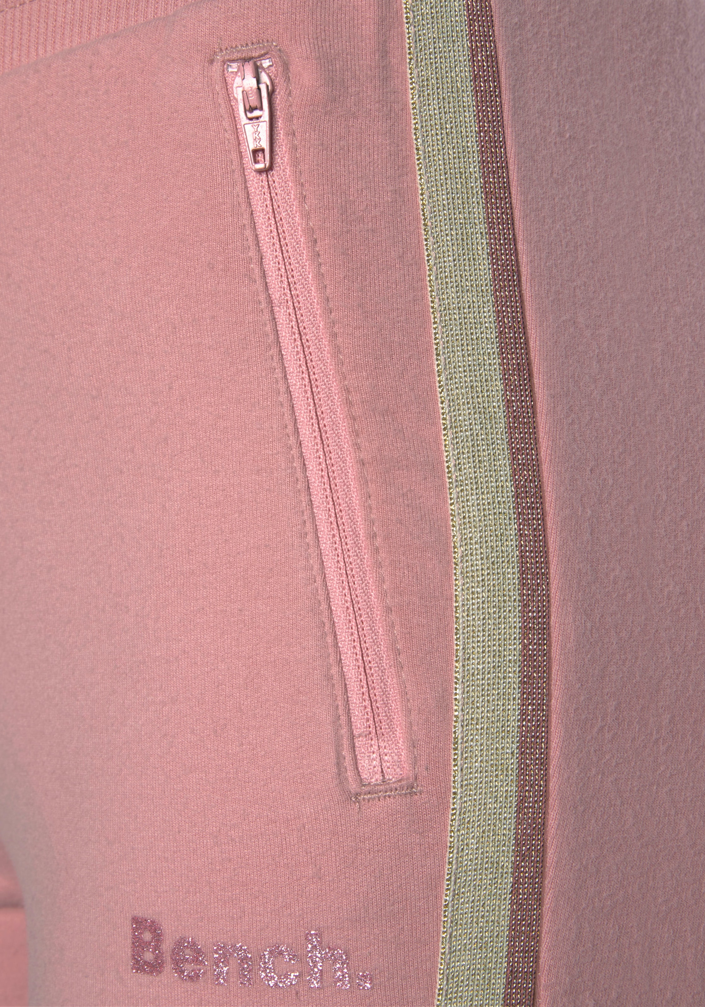 Bench. Loungewear Relax-Caprihose, mit Glitzerstreifen, Loungeanzug