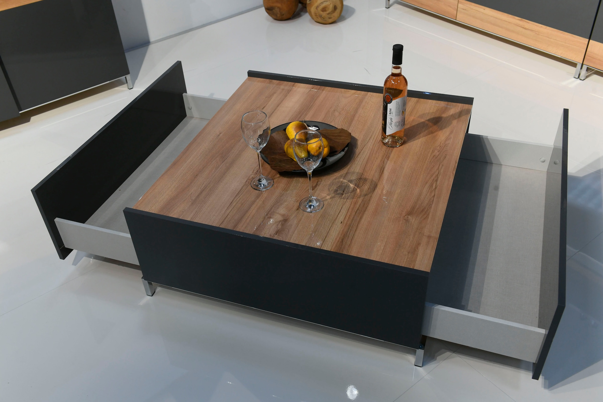 Places of Style Couchtisch »Onyx«, hochwertig UV lackiert, mit Stauraum