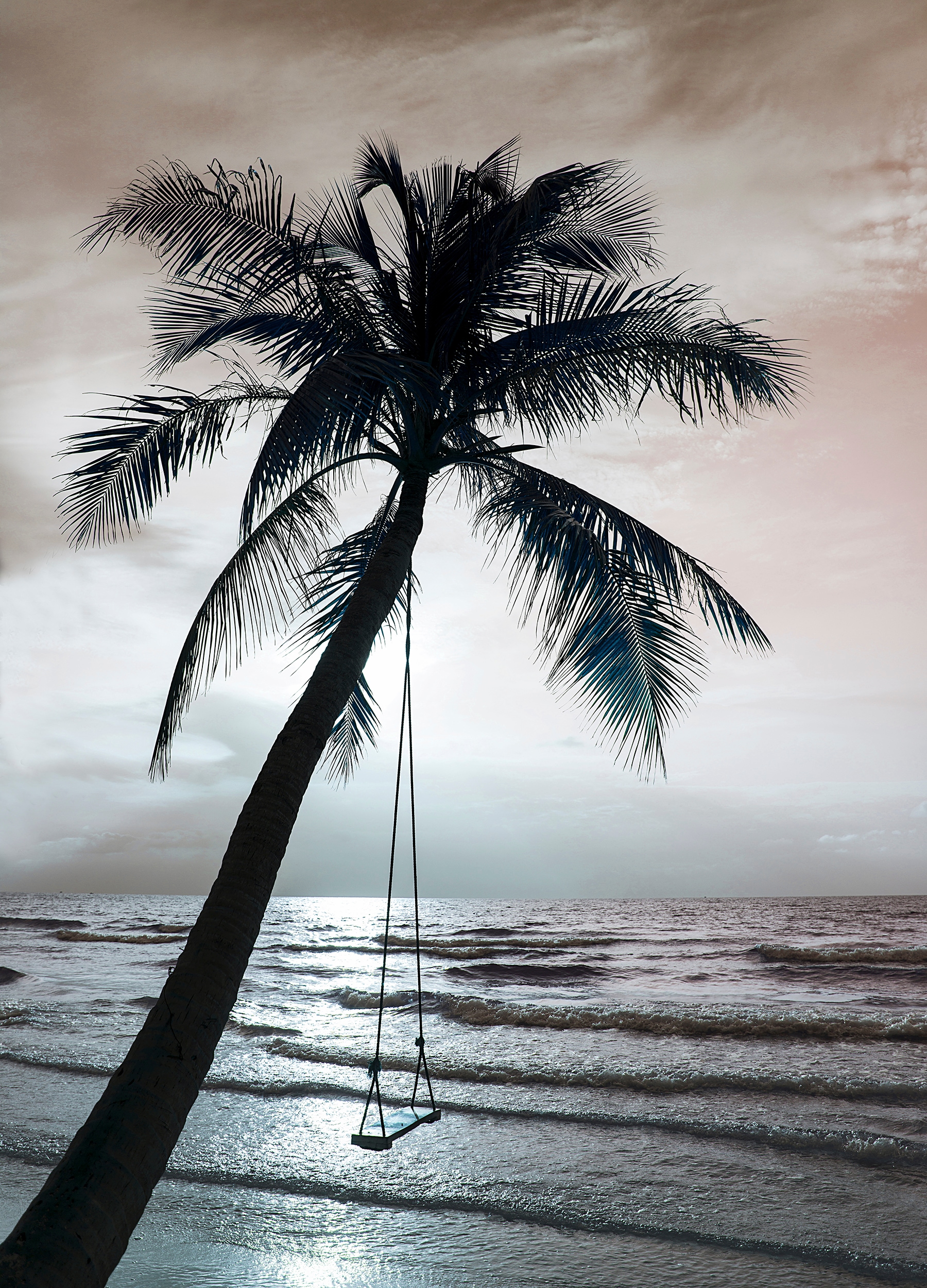 queence Fototapete »Schaukel am Strand« Meer | Motiv | bedruckt | realistisch glatt Wandpaneele, selbstklebend, Tapete, Sticker, Wanddeko, XXL-Fotomotiv