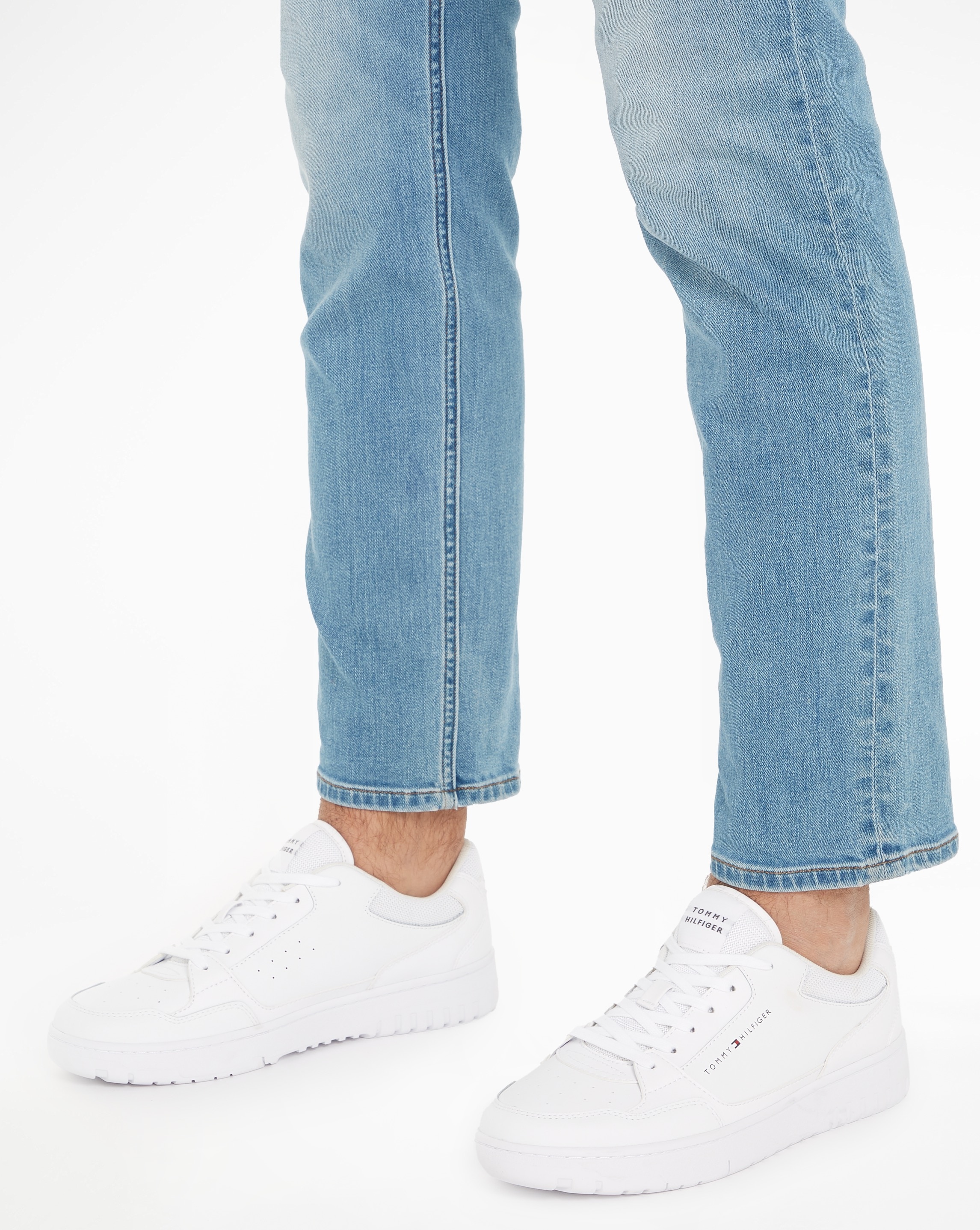 Tommy Hilfiger Sneaker »TH BASKET CORE LEATHER ESS«, mit gepolstertem Schaftrand, Freizeitschuh, Halbschuh, Schnürschuh