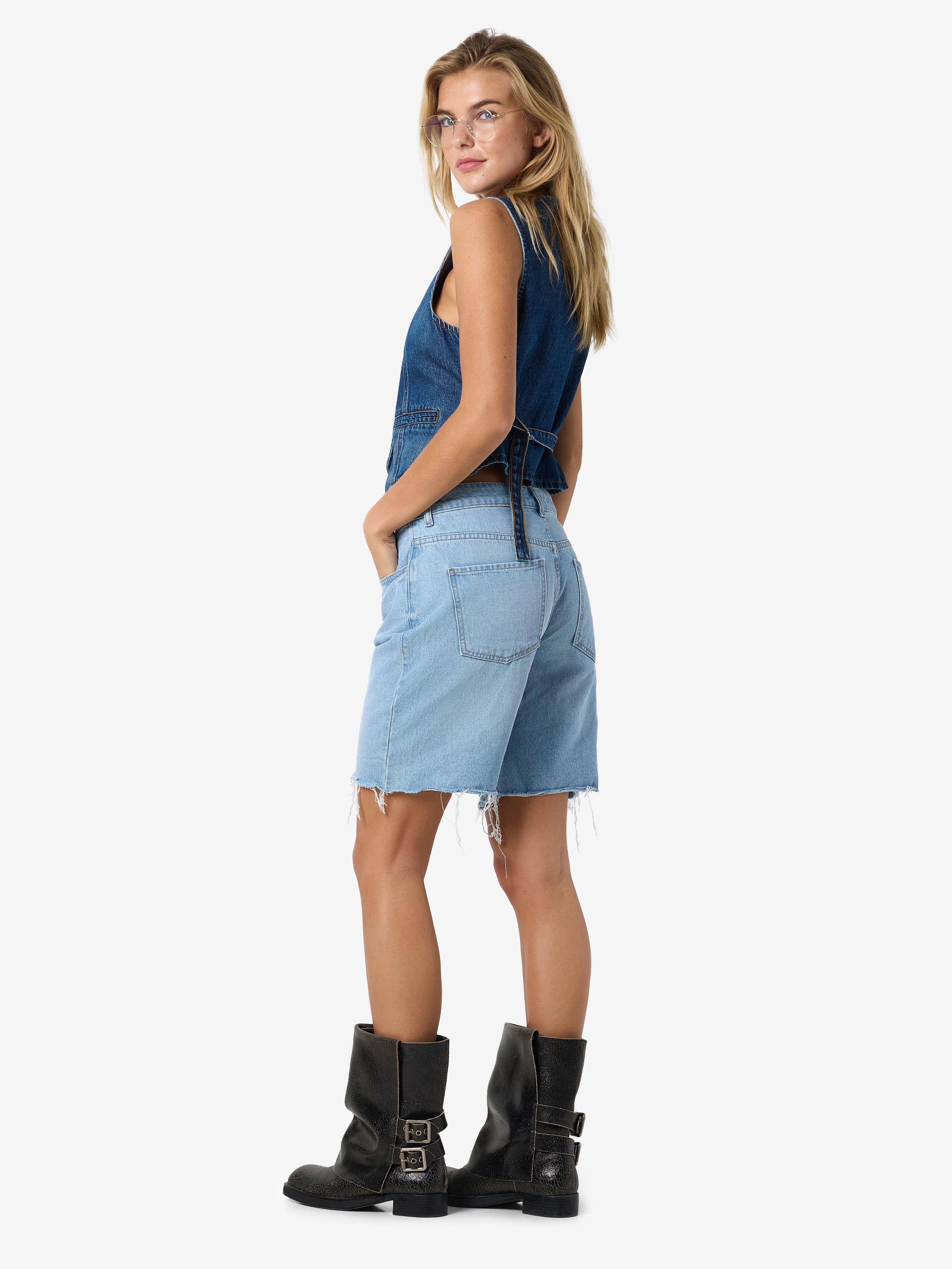 Noisy may Jeansshorts »NMHOLLA NW LOOSE SHORT AZ425LB NOOS«, modisch offene Säume