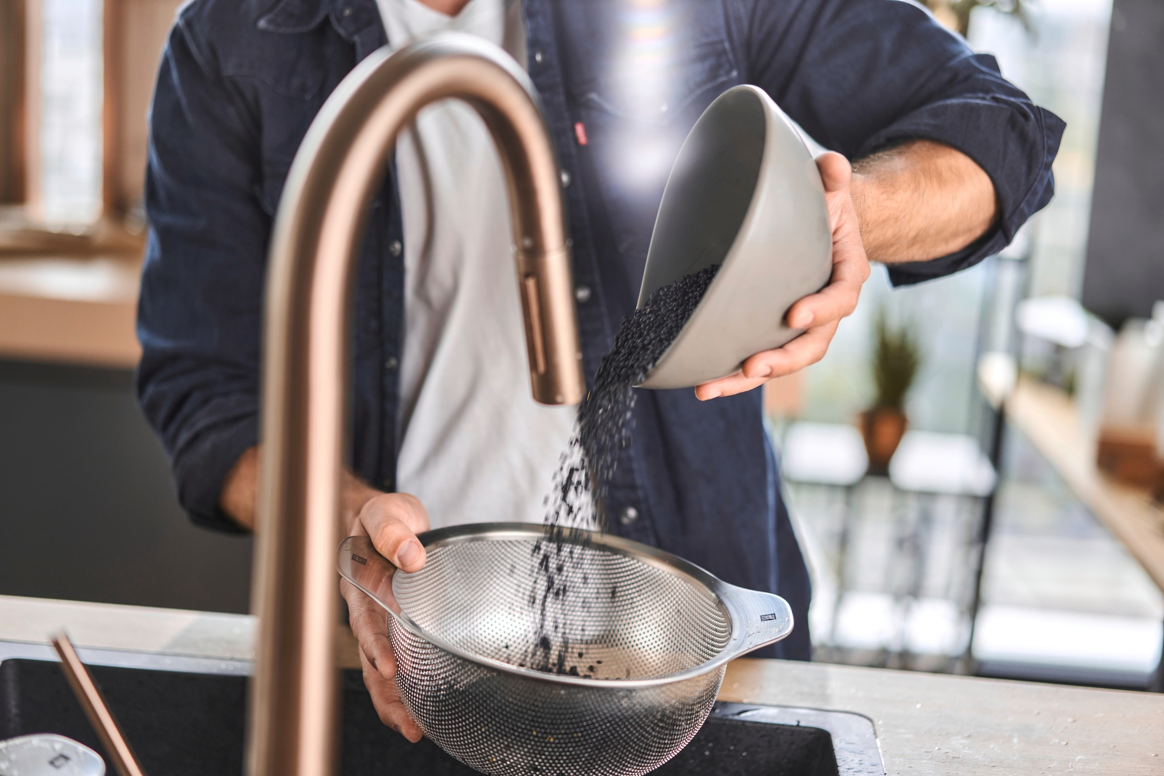 Zwilling Küchensieb »Table« 3-in-1-Funktion als Sieb, Seiher und Schale, Loch-Edelstahl, 24 cm