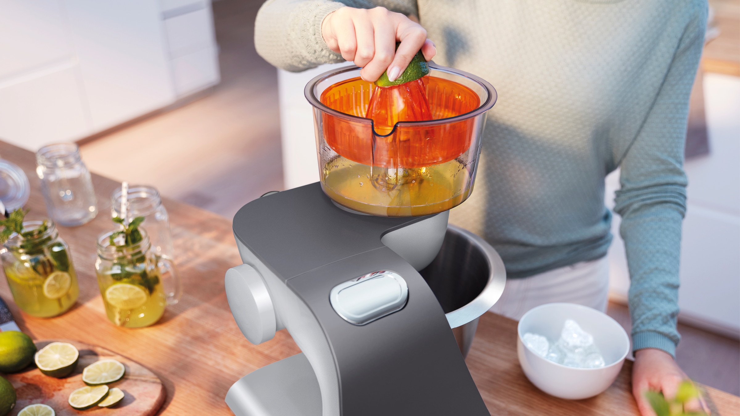 BOSCH Küchenmaschine »MUM5935B Durchlaufschnitzler, 3 Scheiben, Mixer, silber«, Fleischwolf, Kekspresse, Zitruspresse, 3 Rühr-/Knethaken, spülm.fest