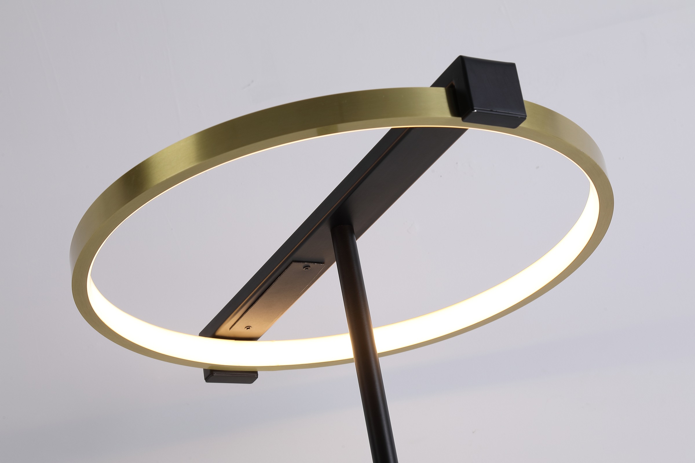 Searchlight Stehlampe »Aerial LED Floor Lamp, Gold and Black Metal« LED-Modul 1 Stk. Extra-Warmweiß