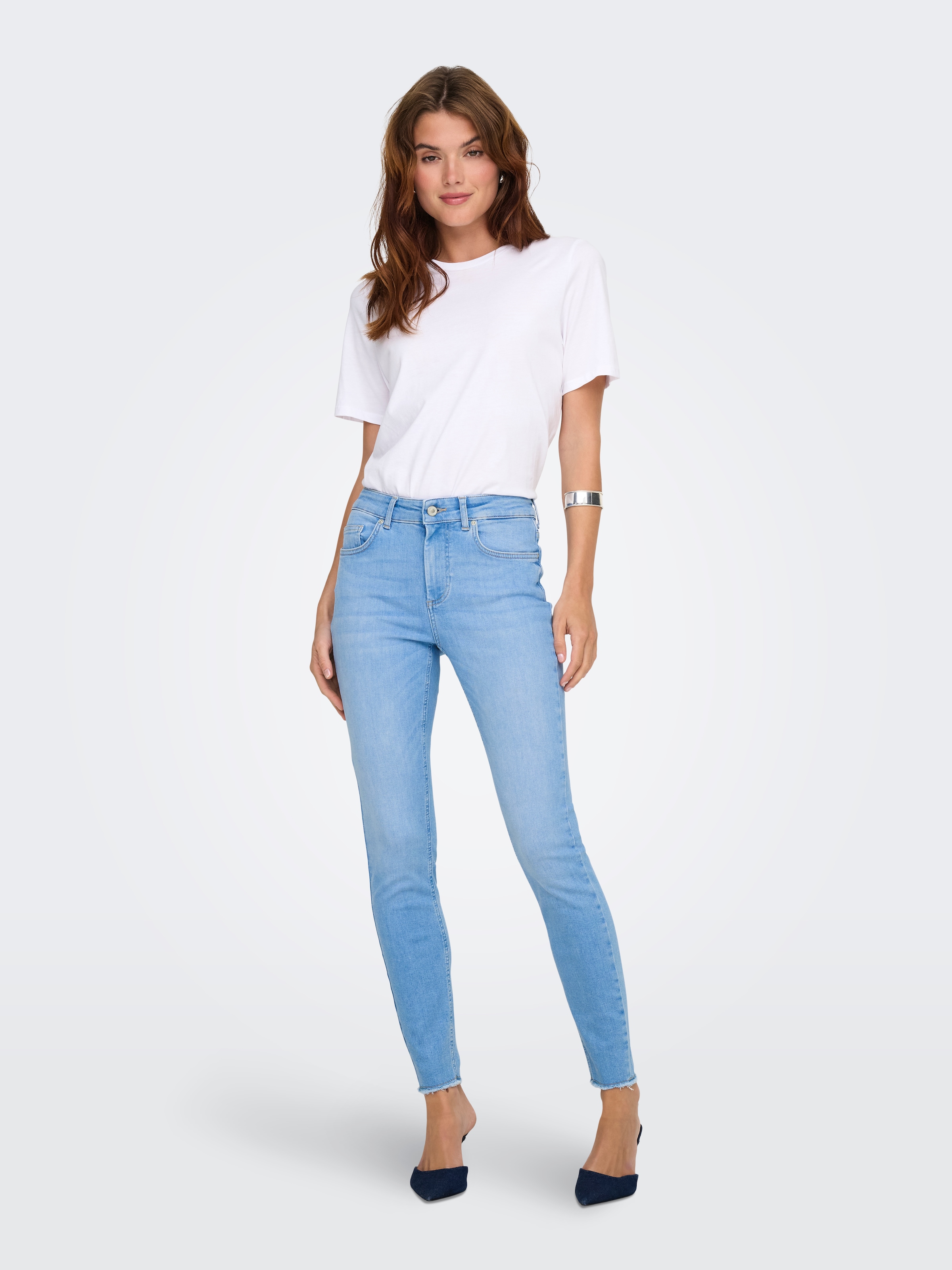 ONLY Skinny-fit-Jeans »ONLBLUSH MID SK ANK RW DNM REA130 NOOS« hohe Taille, Bleach Wash für einen Faded-Look, ausgefranster Saum