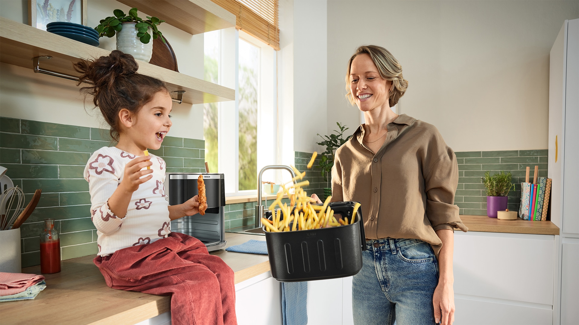 BOSCH Heißluftfritteuse »Air Fryer Serie 6, MAF671B0, 7,2l, Sichtfenster, 7 Programme, schwarz« 1800 W Innenlicht, Schüttelalarm, Korb spülm.geeignet