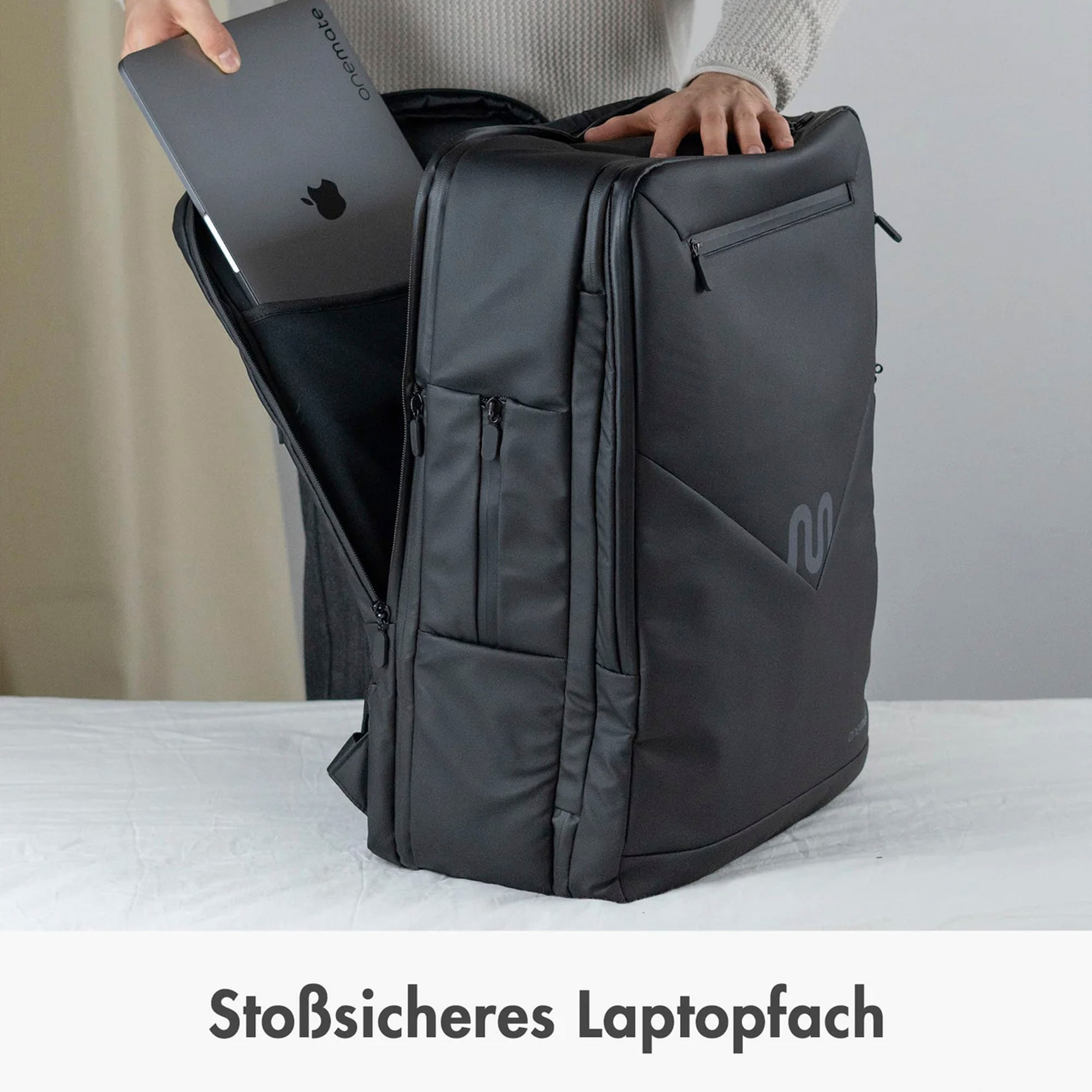onemate Reiserucksack »schwarz«, erweiterbar; Laptopfach; bei mit recycelten online aus PET-Flaschen