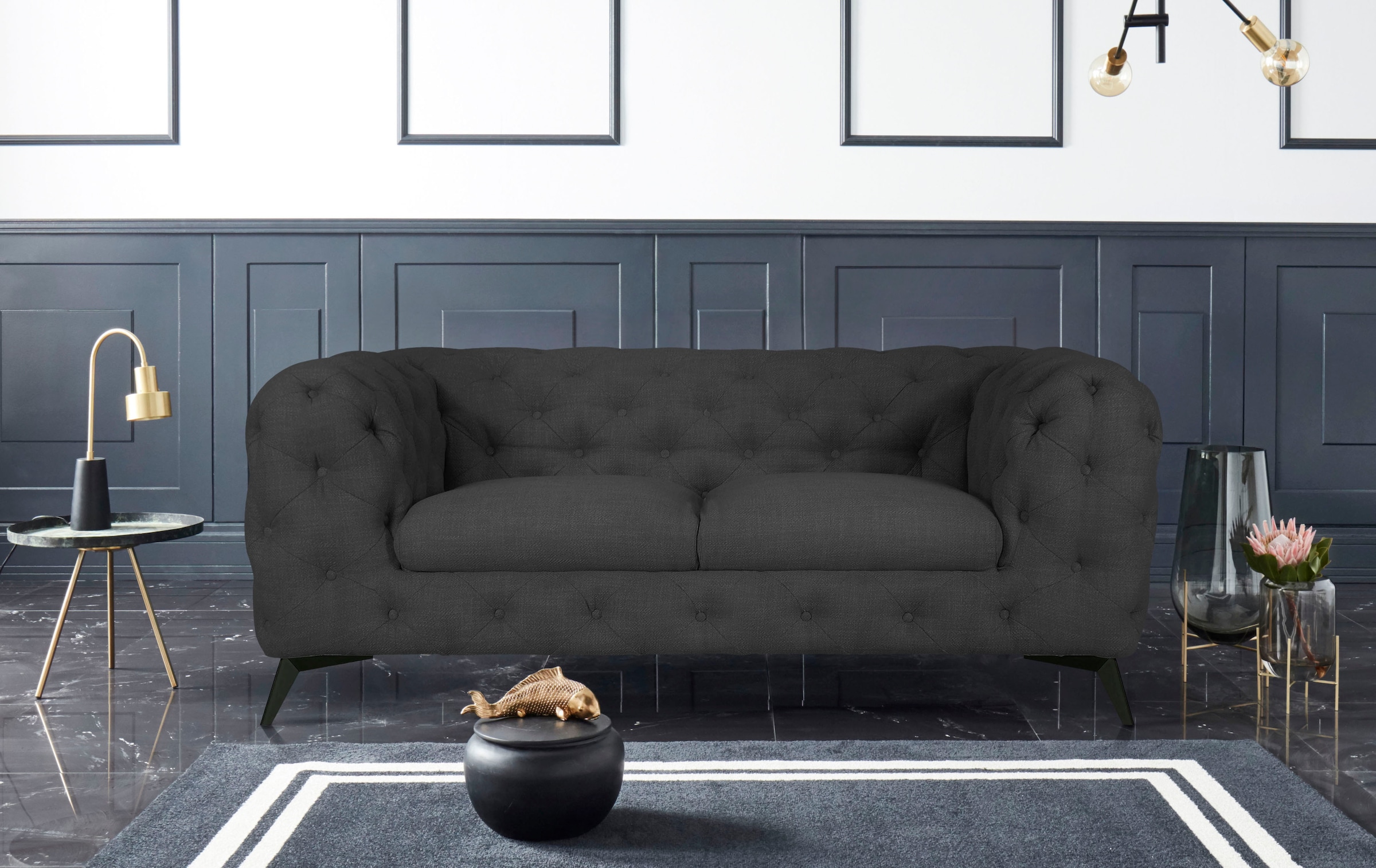 Leonique Chesterfield-Sofa "Glynis", aufwändige Knopfheftung, moderne Chest günstig online kaufen