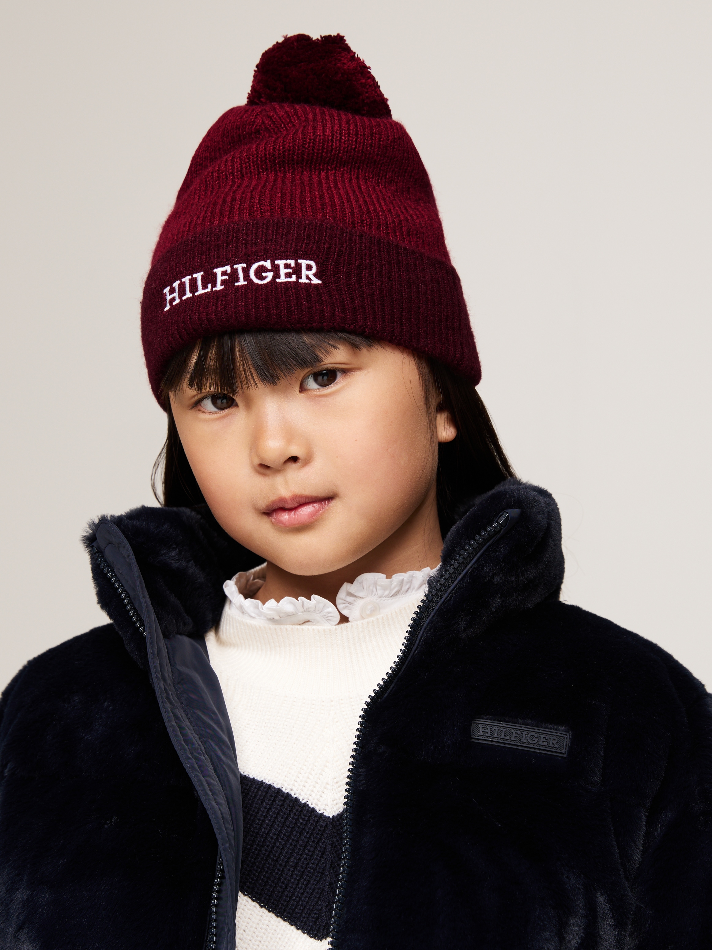 Tommy Hilfiger Bommelmütze »MONOTYPE POMPOM BEANIE«, mit gesticktem Logoschriftzug