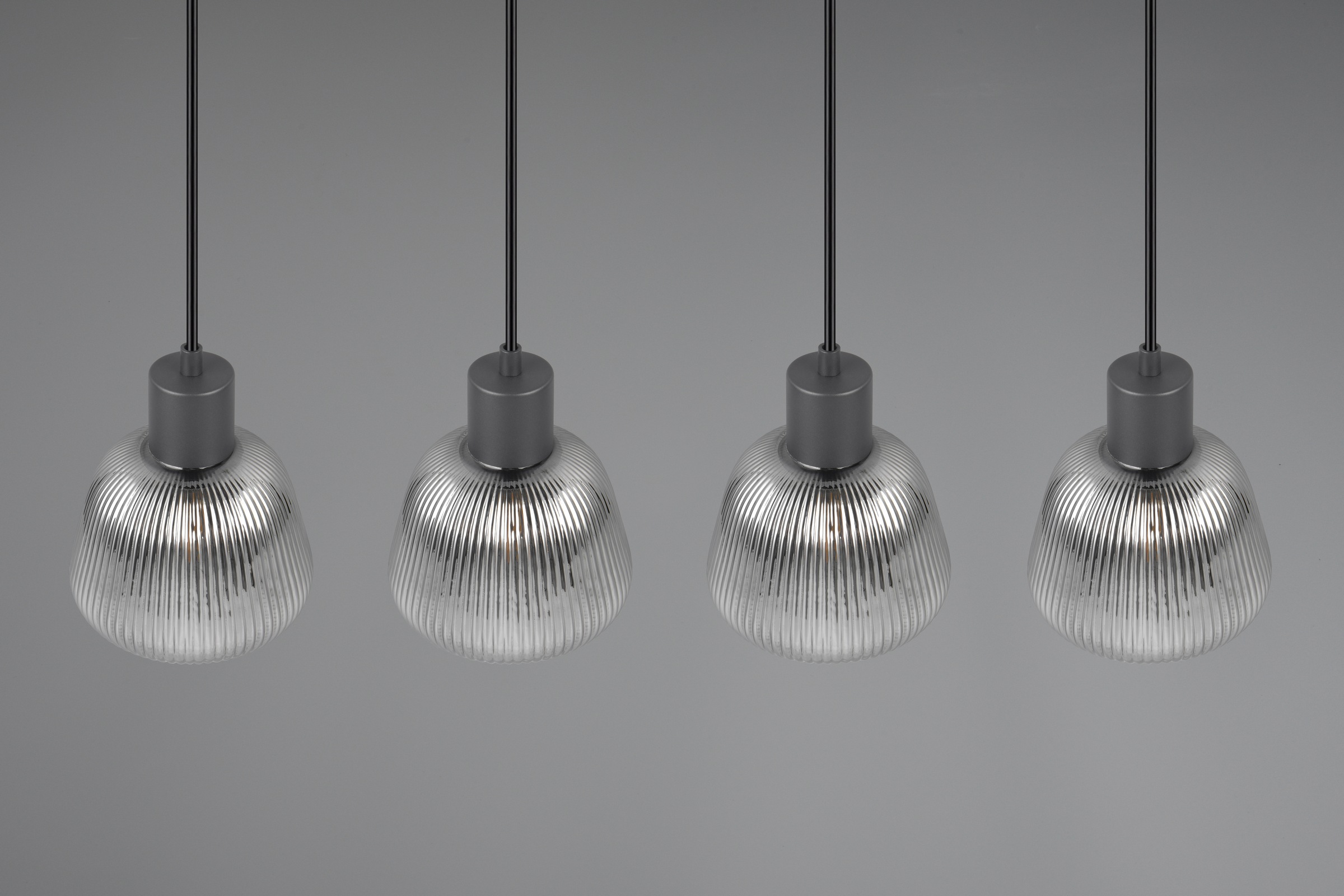 TRIO Leuchten Pendelleuchte »TARIFA, 4-flammige Hängeleuchte exkl 4xE27 max 25W, Glas Hängelampe«, 4 flammig, Leuchtmittel E27 | Leuchtmittel wechselbar, höhenverstellbar max 150cm Glas in Riffeloptik und leicht verspiegelt