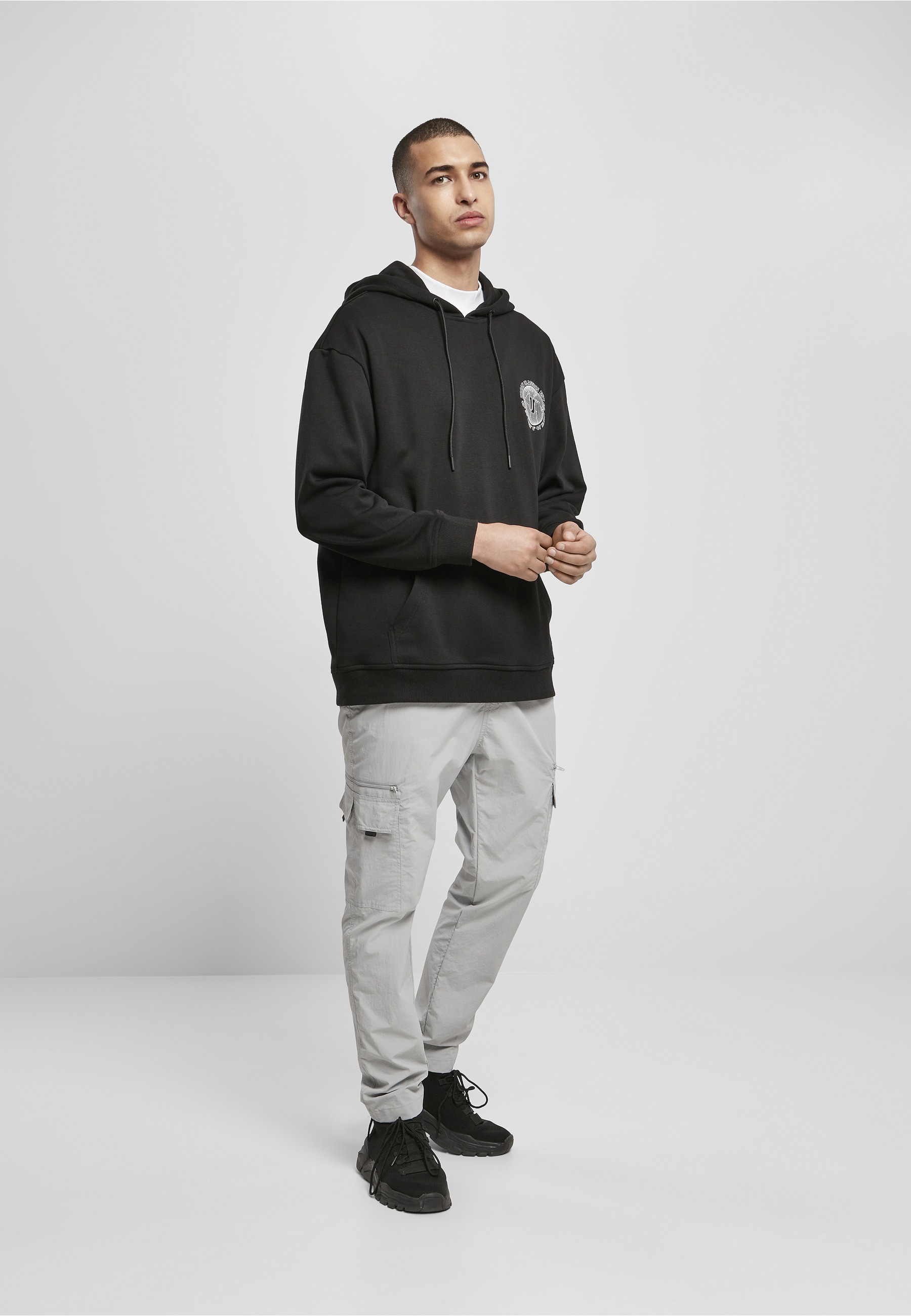 URBAN CLASSICS Rundhalspullover »Urban Classics Herren Globetrotter Hoody« 1 Stk.