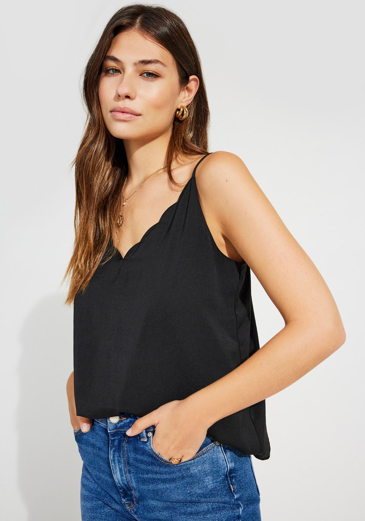 ONLY Spaghettitop »ONLDEBBIE – Singlet mit geschwungener Ausschnittkante« unifarben, feminin, tailliert, Polyester, Spaghettiträger