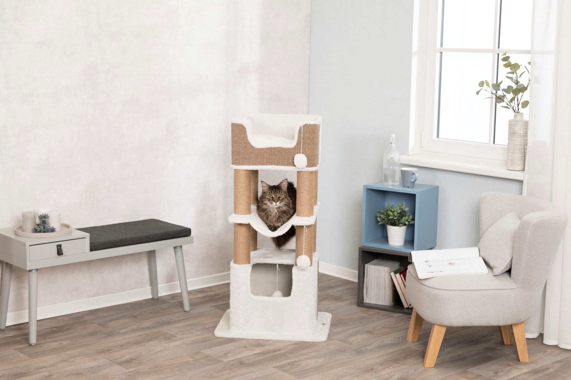 2. Bild von TRIXIE Kratzbaum »Katzen Starter Set Lucano«, hoch, inkl. Napf-Set, Napfunterlage und Rasselbälle-Set