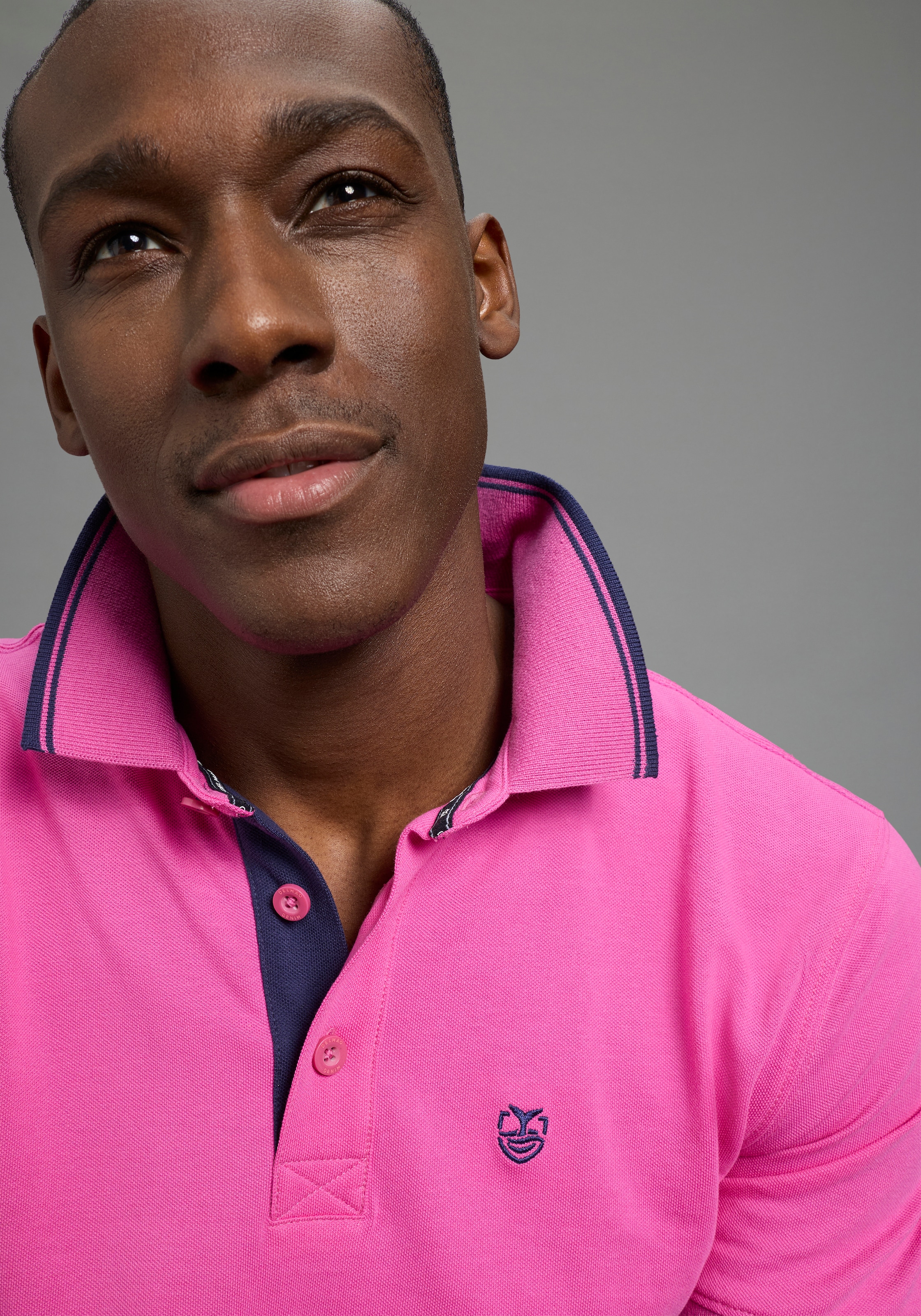 DELMAO Poloshirt »Neue Kollektion!« normale Passform, Kurzarm, mit Stickerei