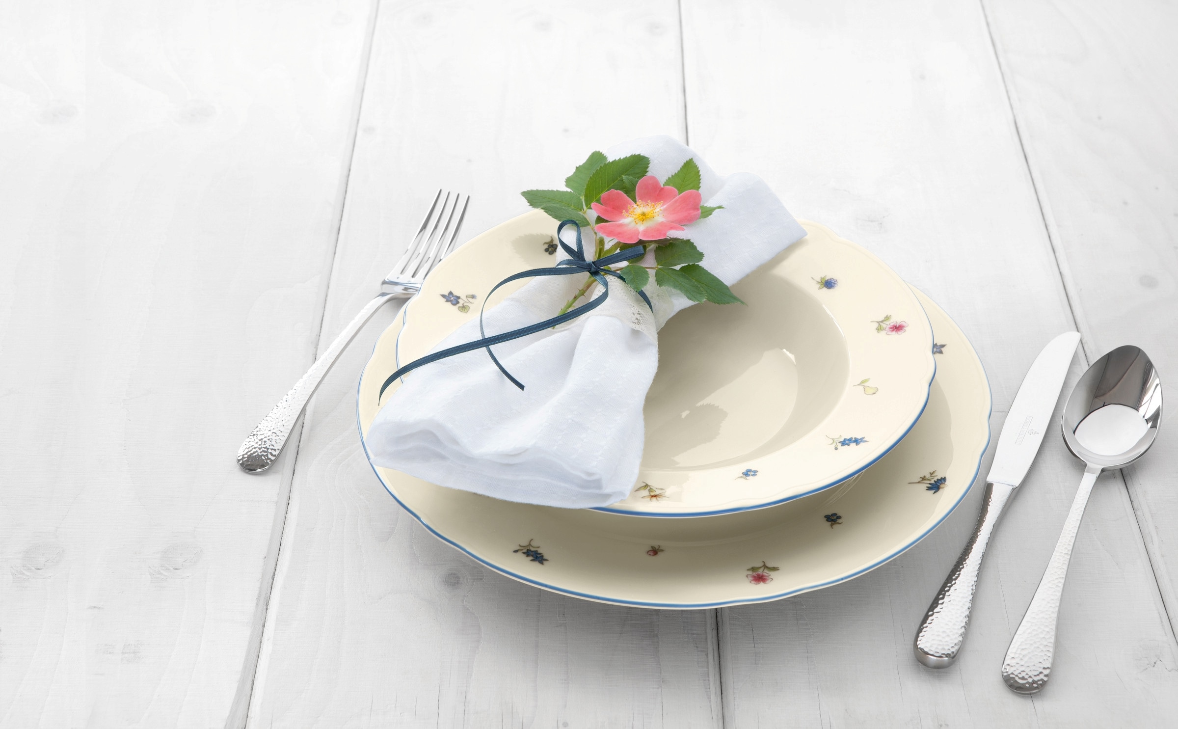 Seltmann Weiden Tafelservice »Geschirr-Set, 12 Teile, Marieluise Streublume«, (Set, 12 tlg., 6x Speiseteller rund 25 cm, 6x Suppenteller rund 23 cm), Speiseteller, Suppenteller, Made in Germany, 12 Teile, für 6 Personen