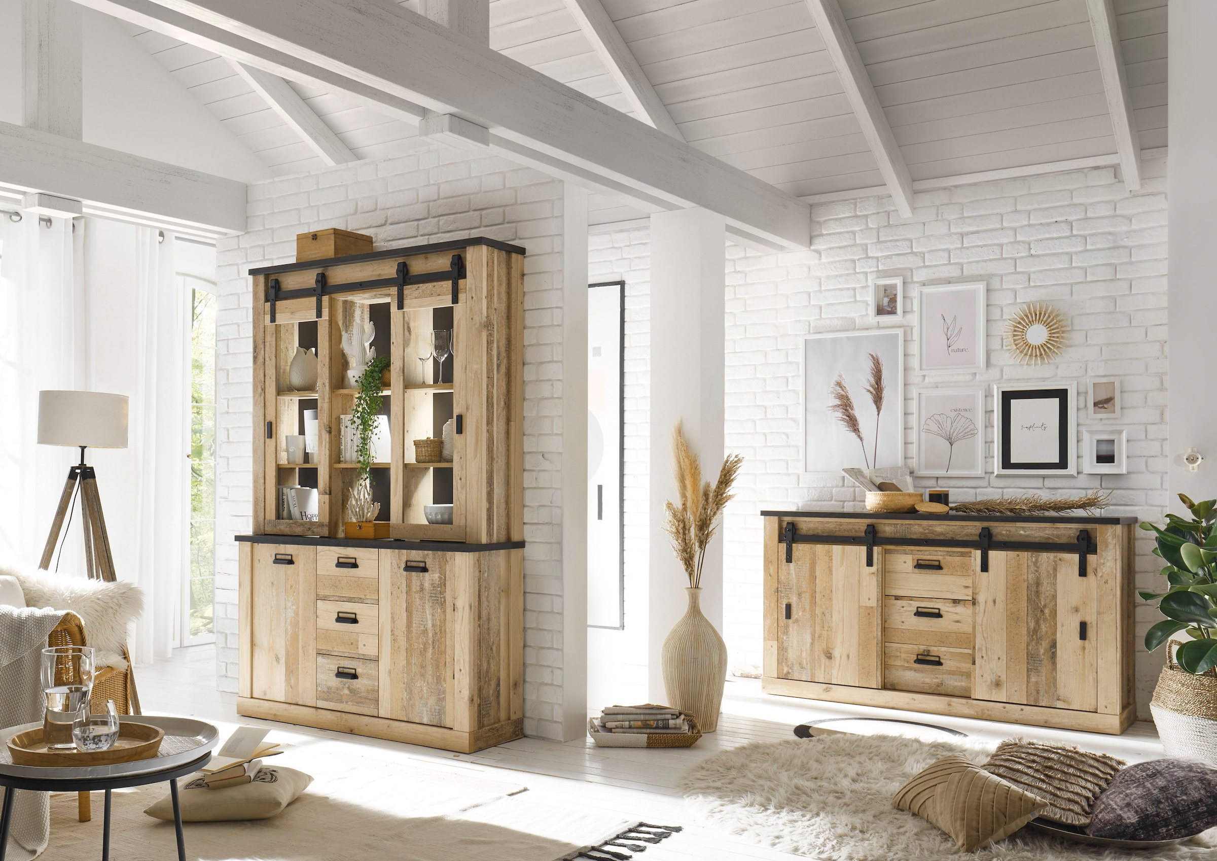 Home affaire Buffet »SHERWOOD«, Holz Dekor, mit Scheunentorbeschlag und Apothekergriffen, Breite 133cm
