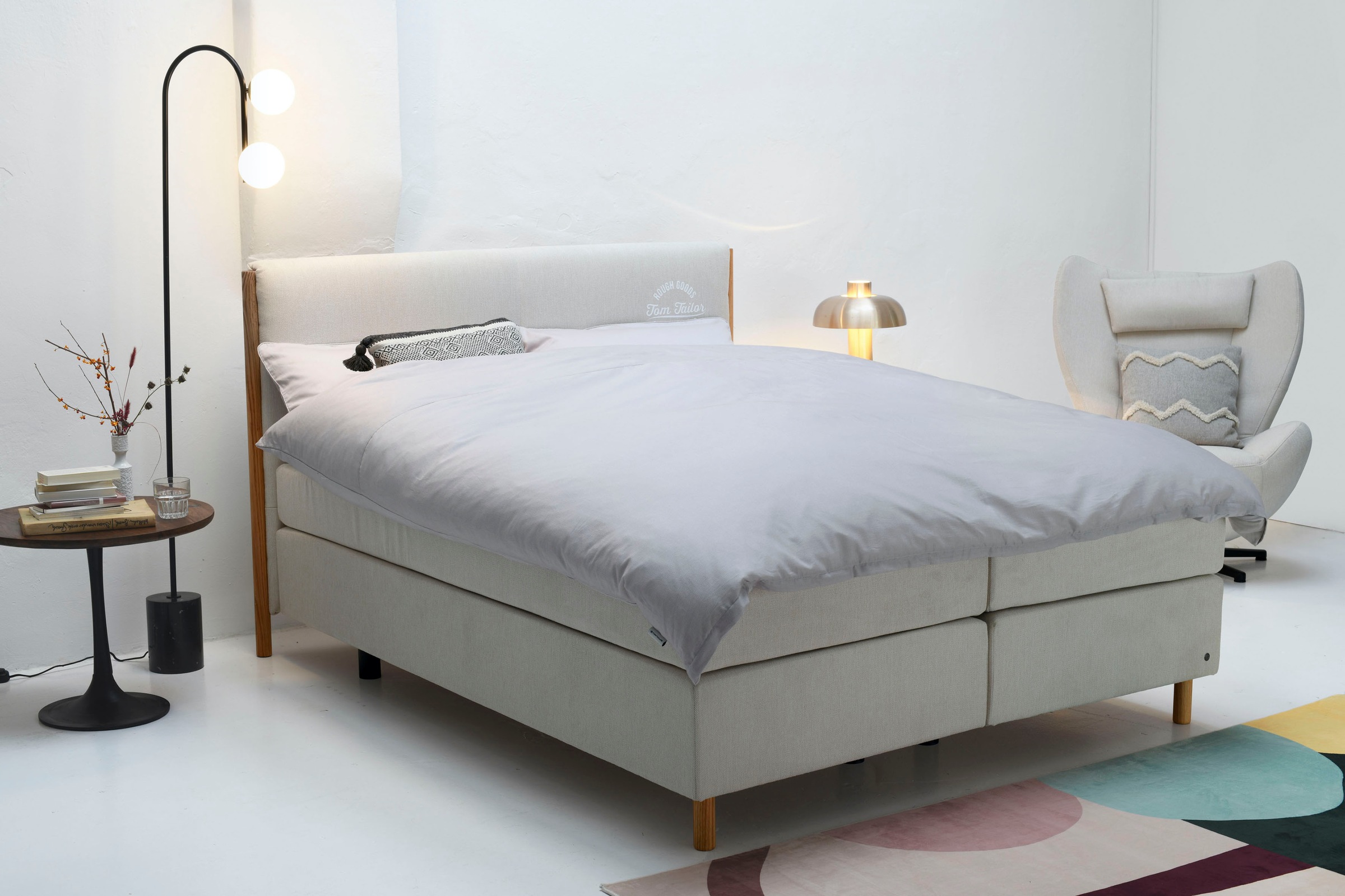 TOM TAILOR Boxspringbett »CALIFORNIA BOX«, mit seitlichen Holzakzenten & TOM TAILOR... kaufen